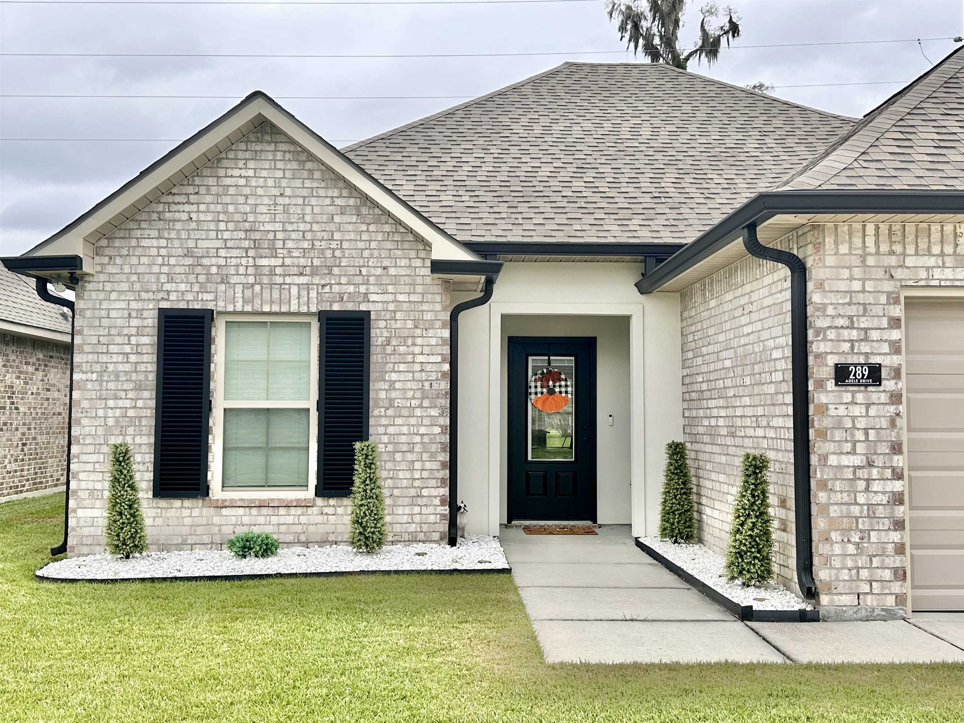 289 Adele Dr