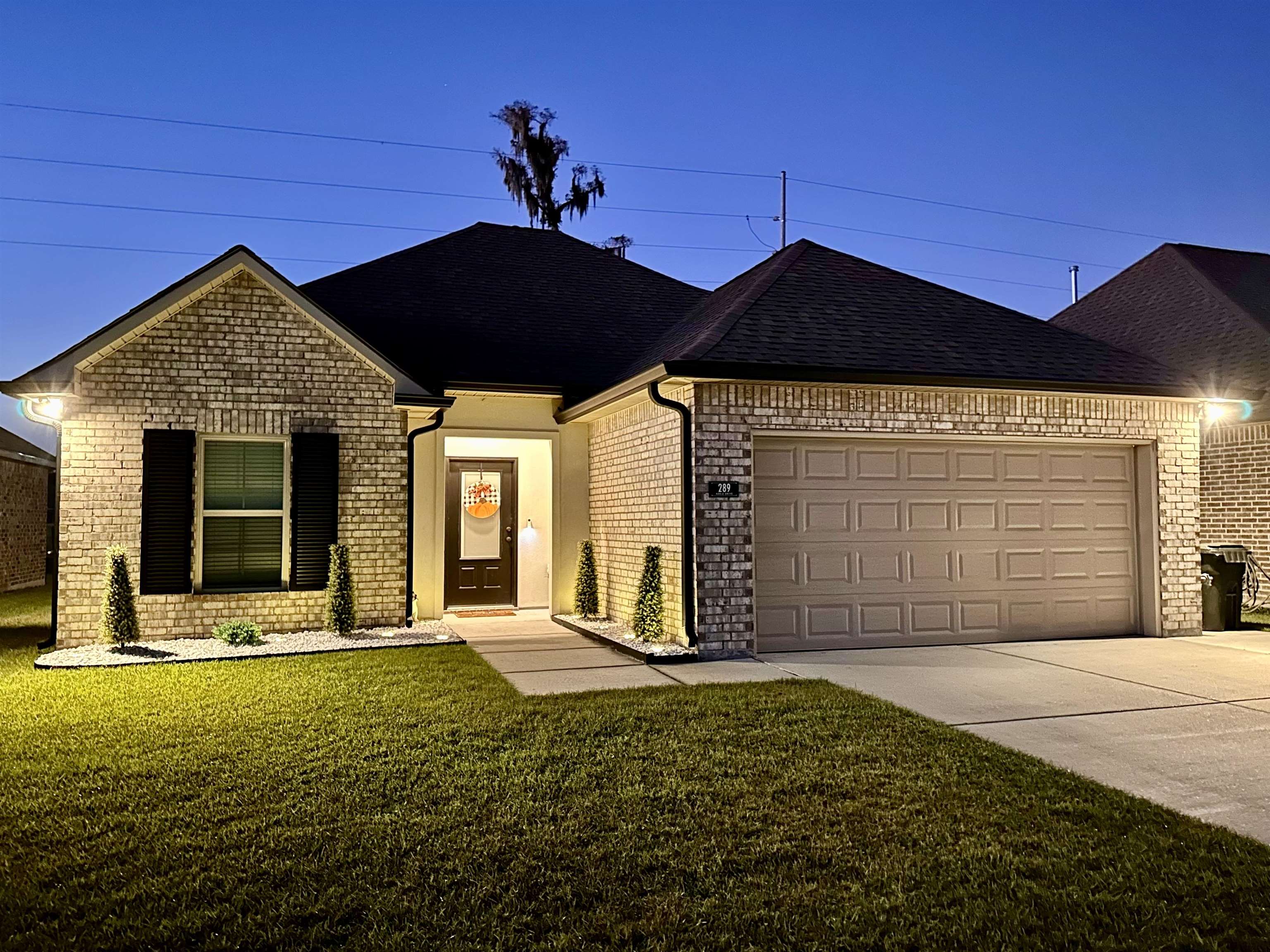 289 Adele Dr