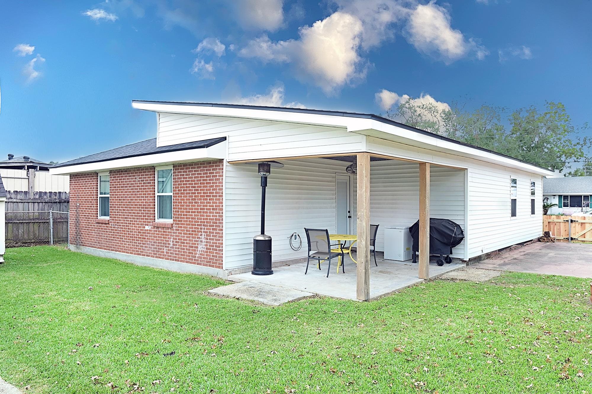 313 Holiday Dr