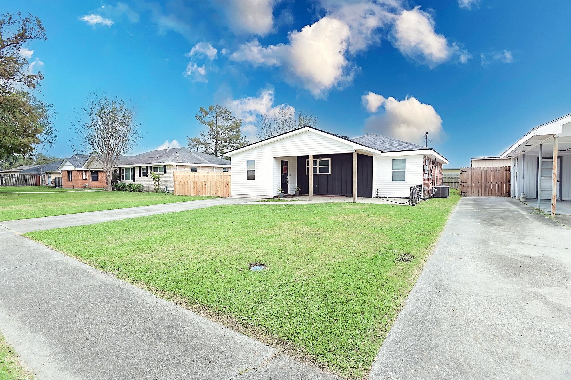 313 Holiday Dr