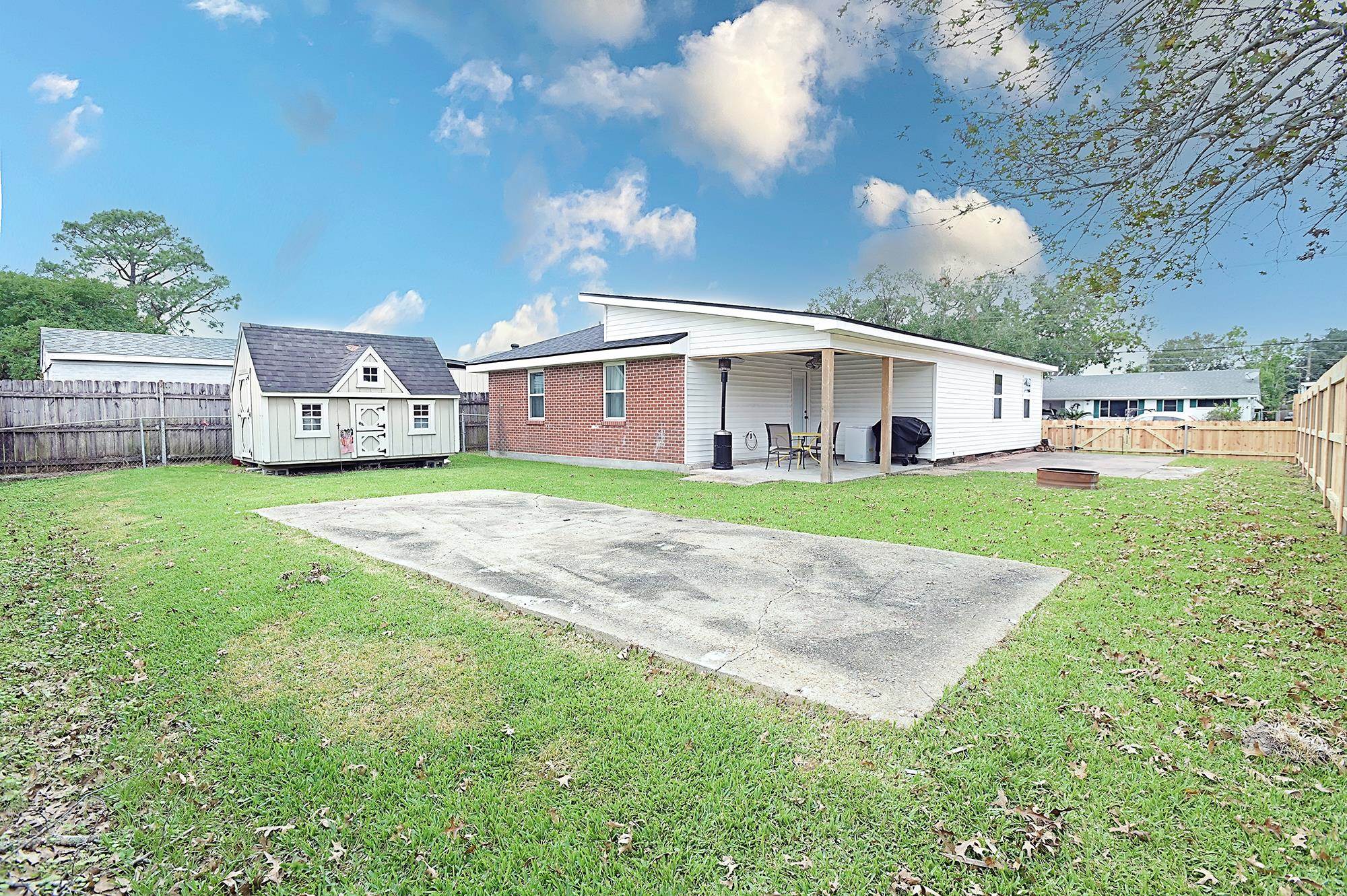 313 Holiday Dr