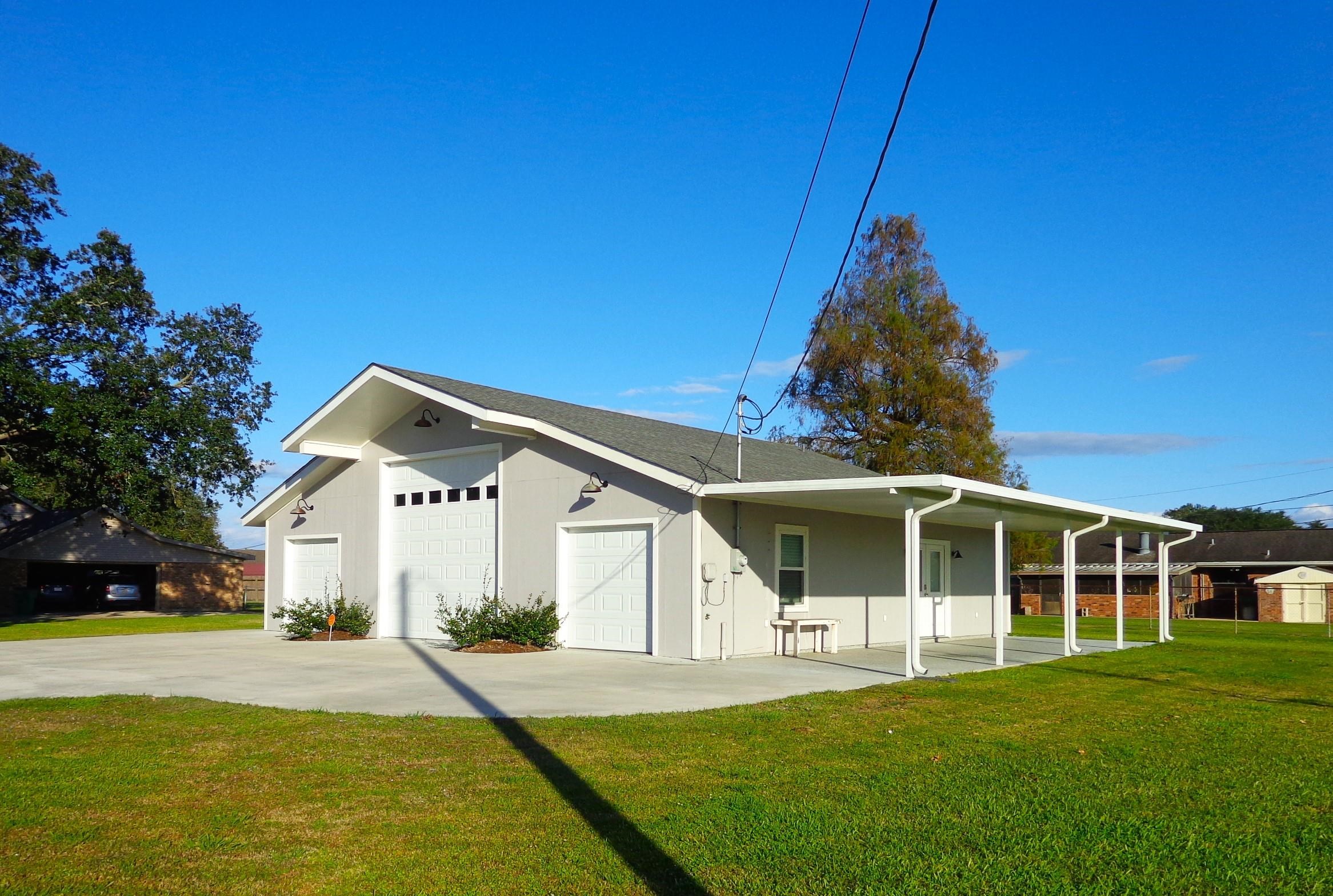 1421 W Camelia Dr