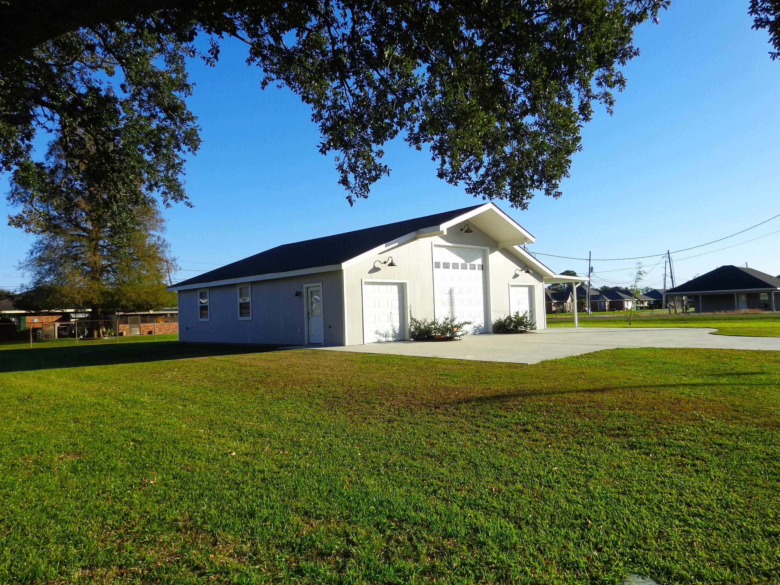 1421 W Camelia Dr