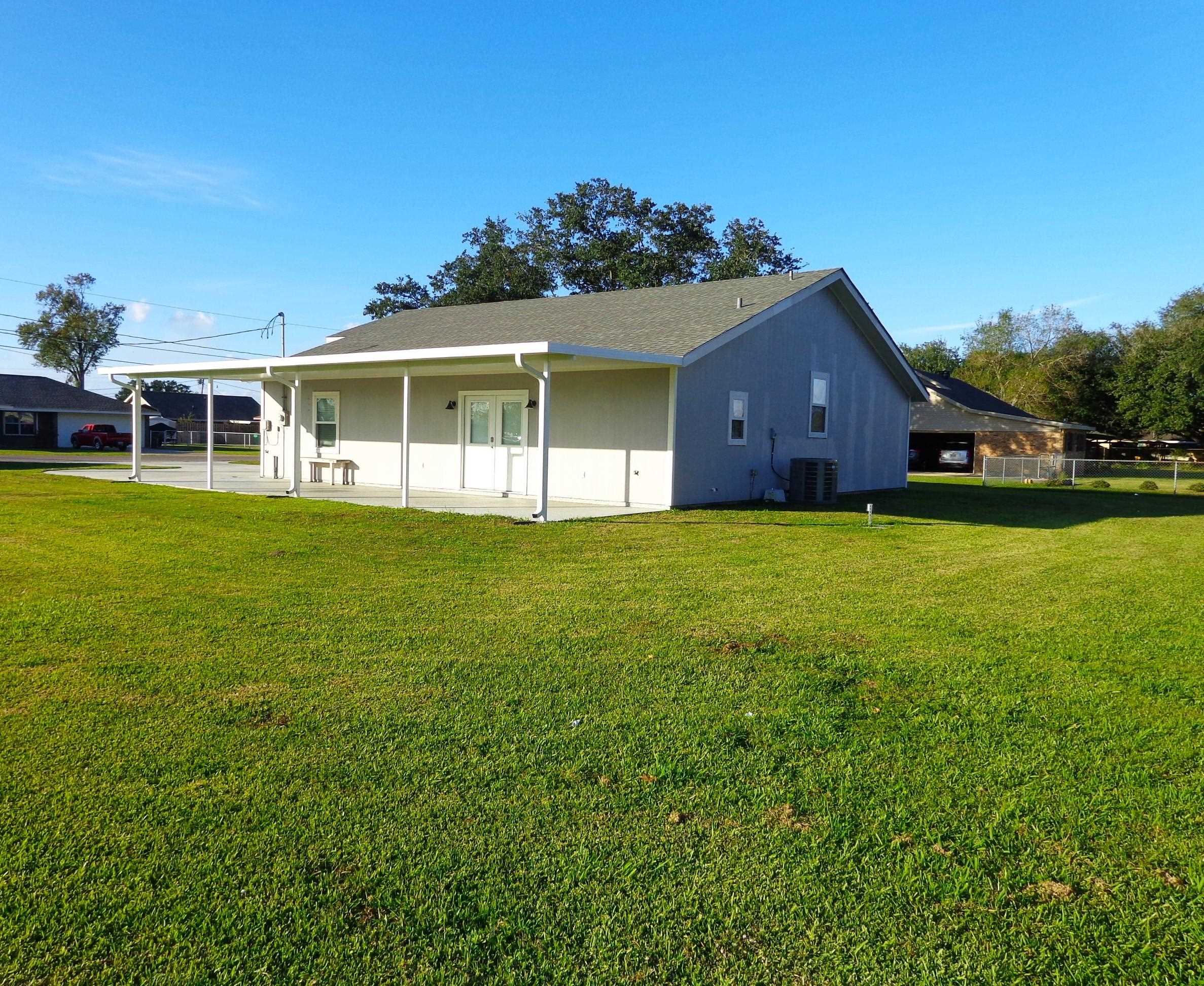 1421 W Camelia Dr