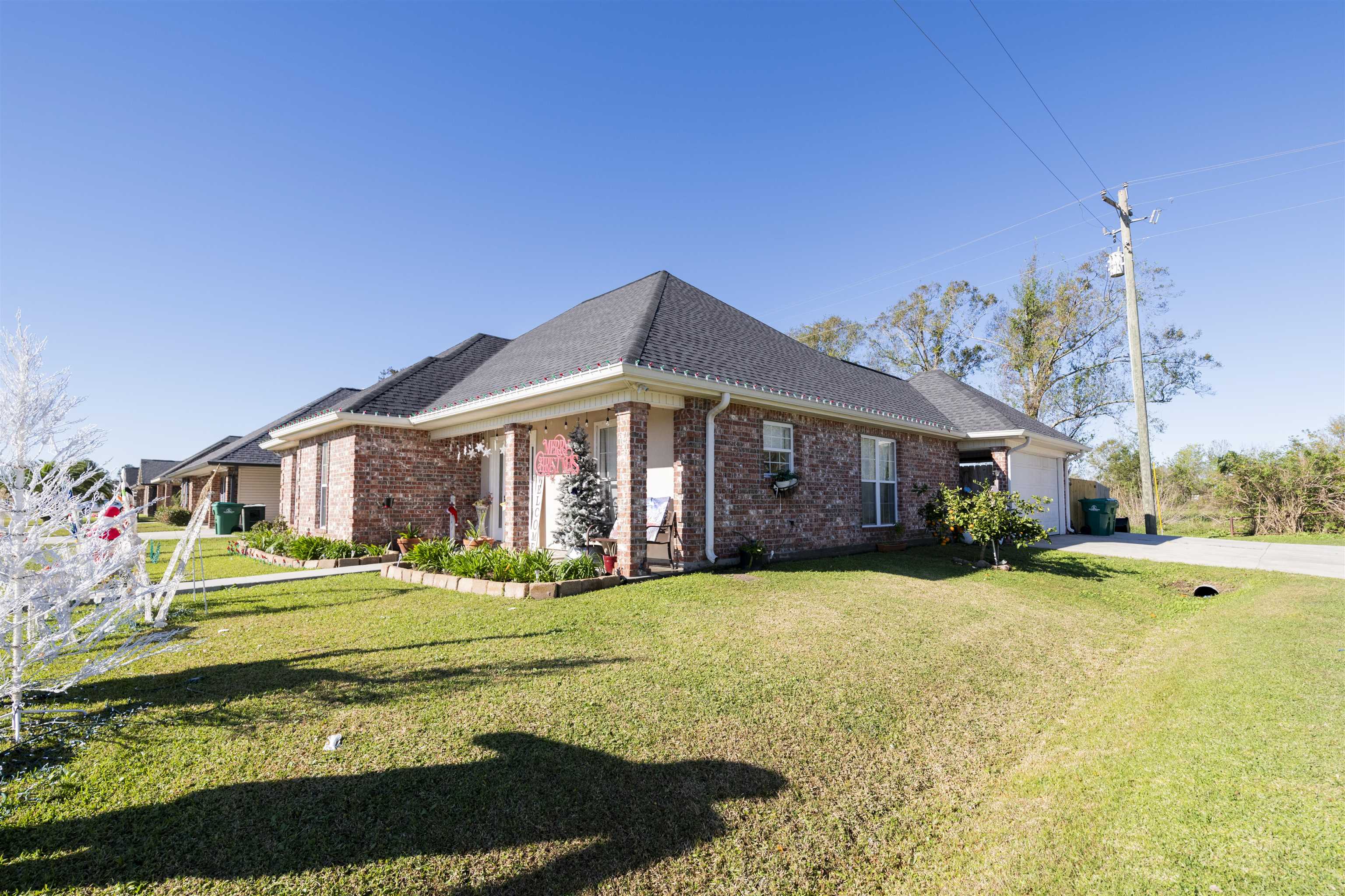 225 Julie St