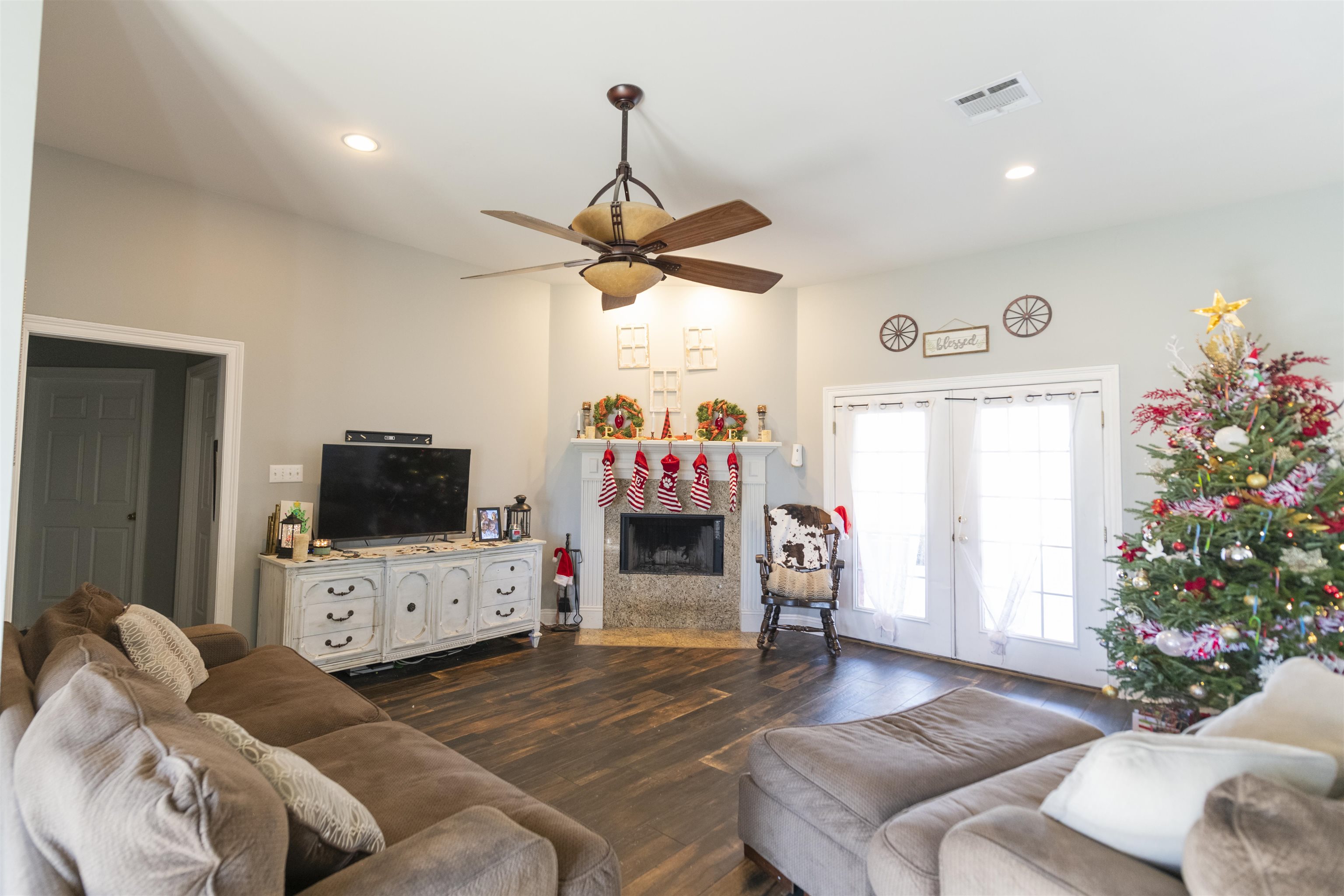 225 Julie St