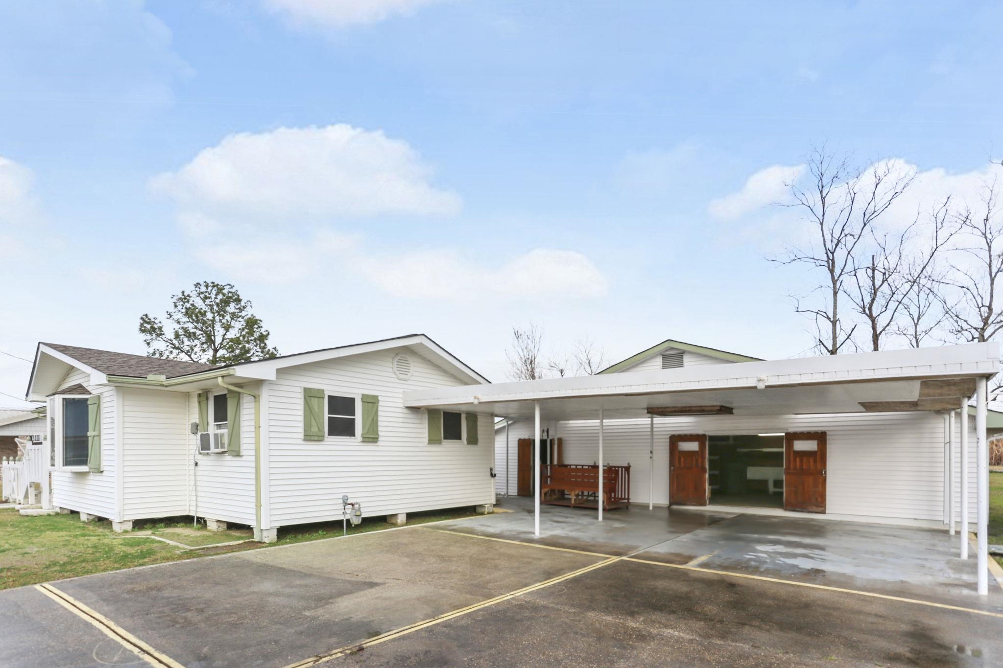 23111 Oak St