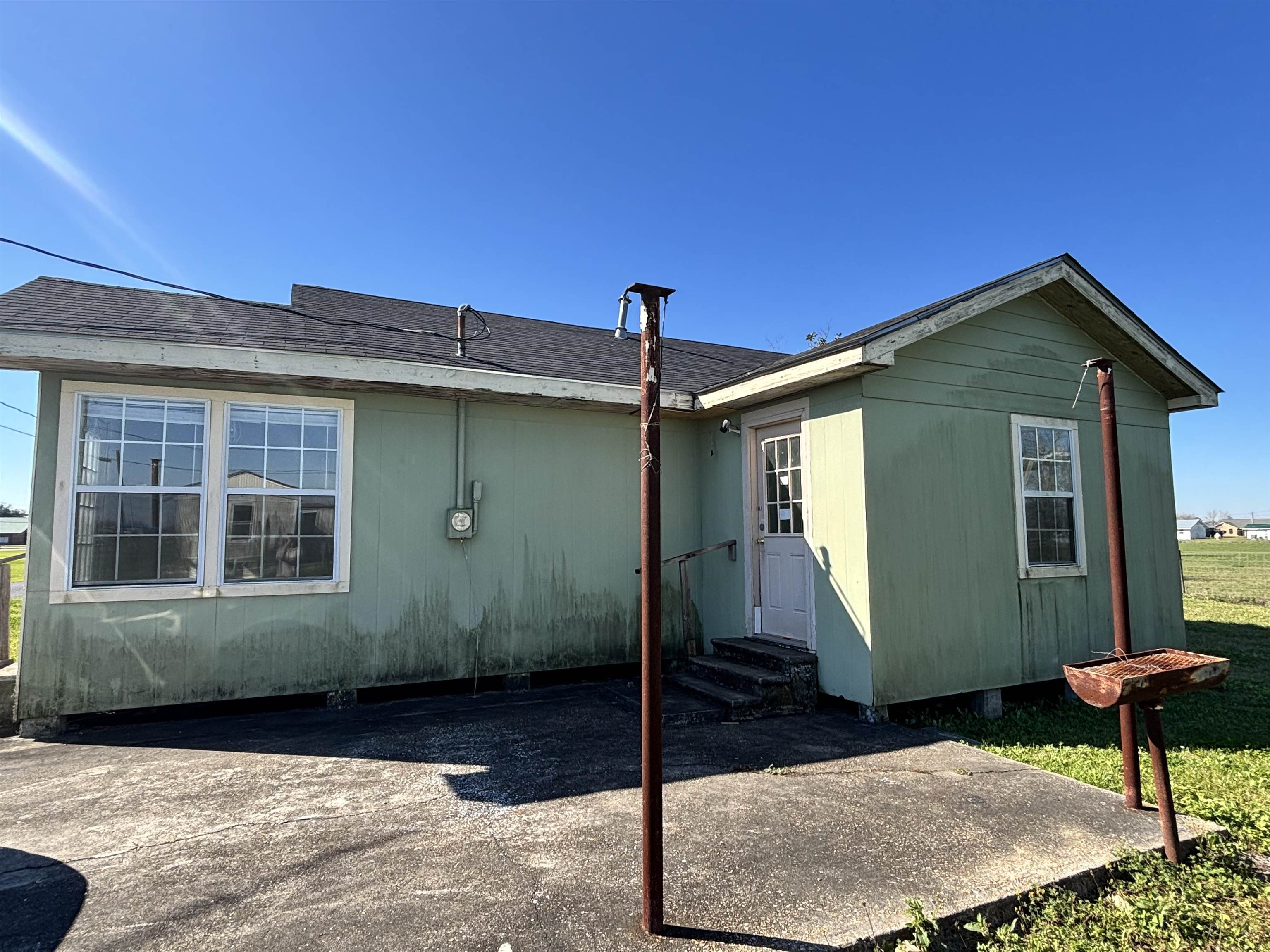 327 Carla St