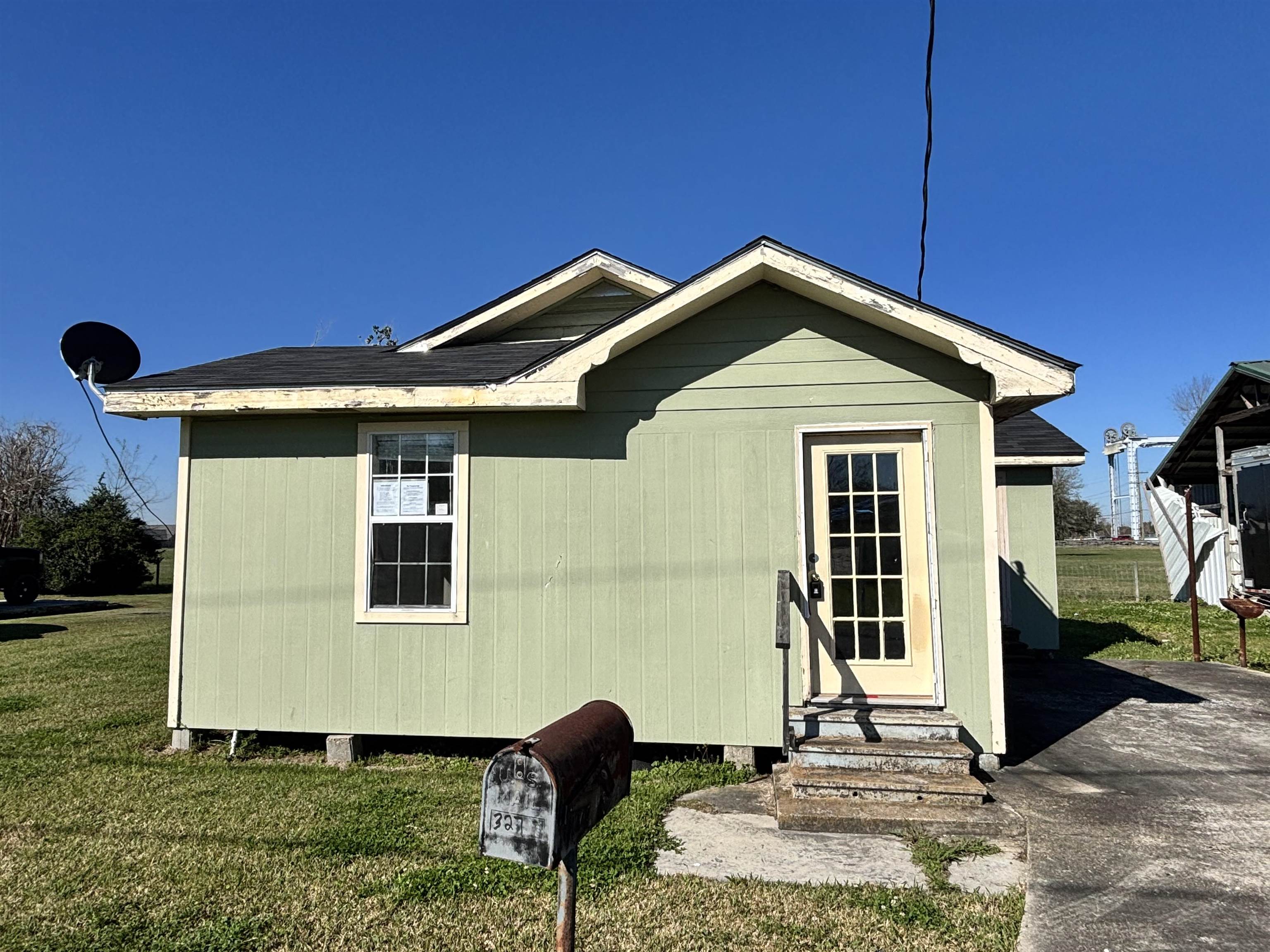 327 Carla St