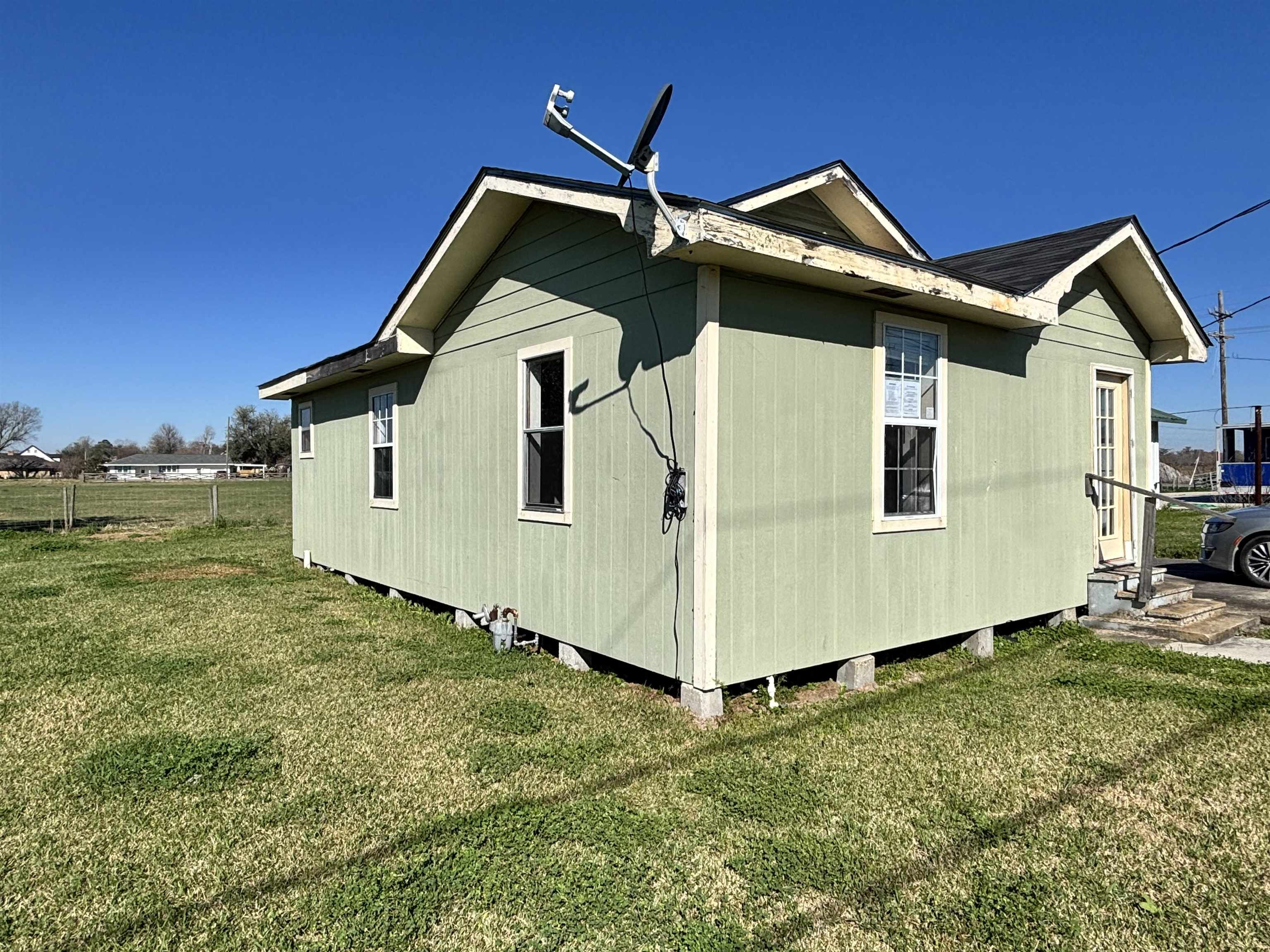 327 Carla St