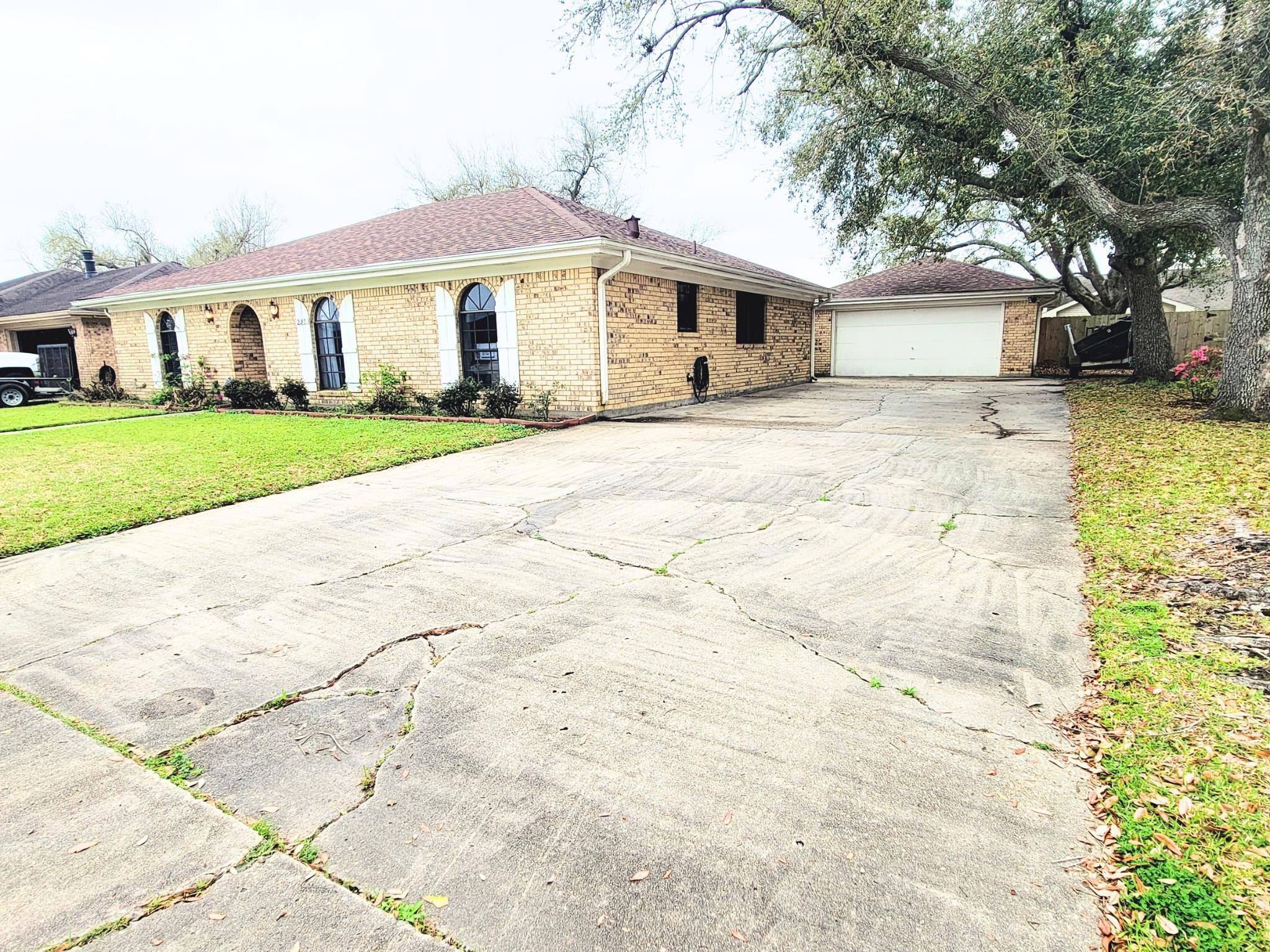 207 Marshall Dr