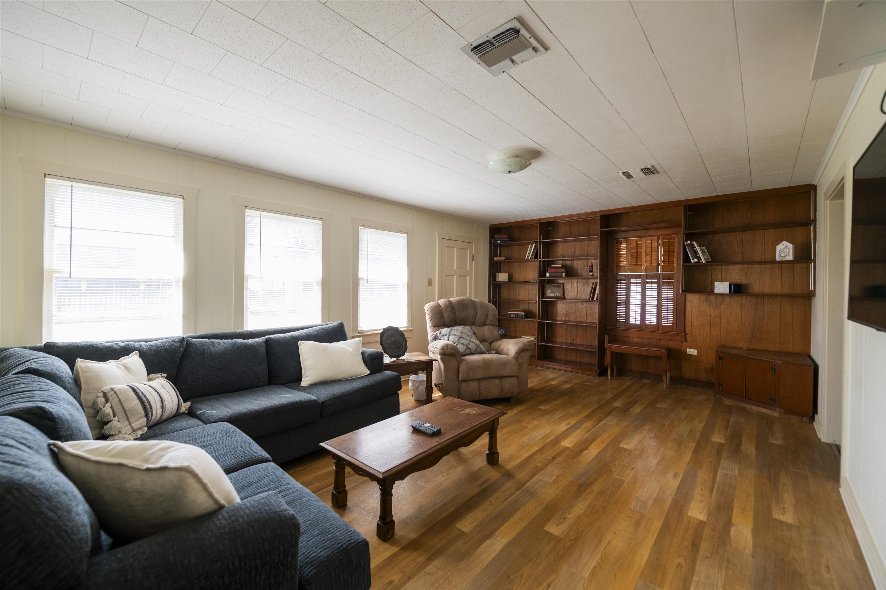 414 Jean St