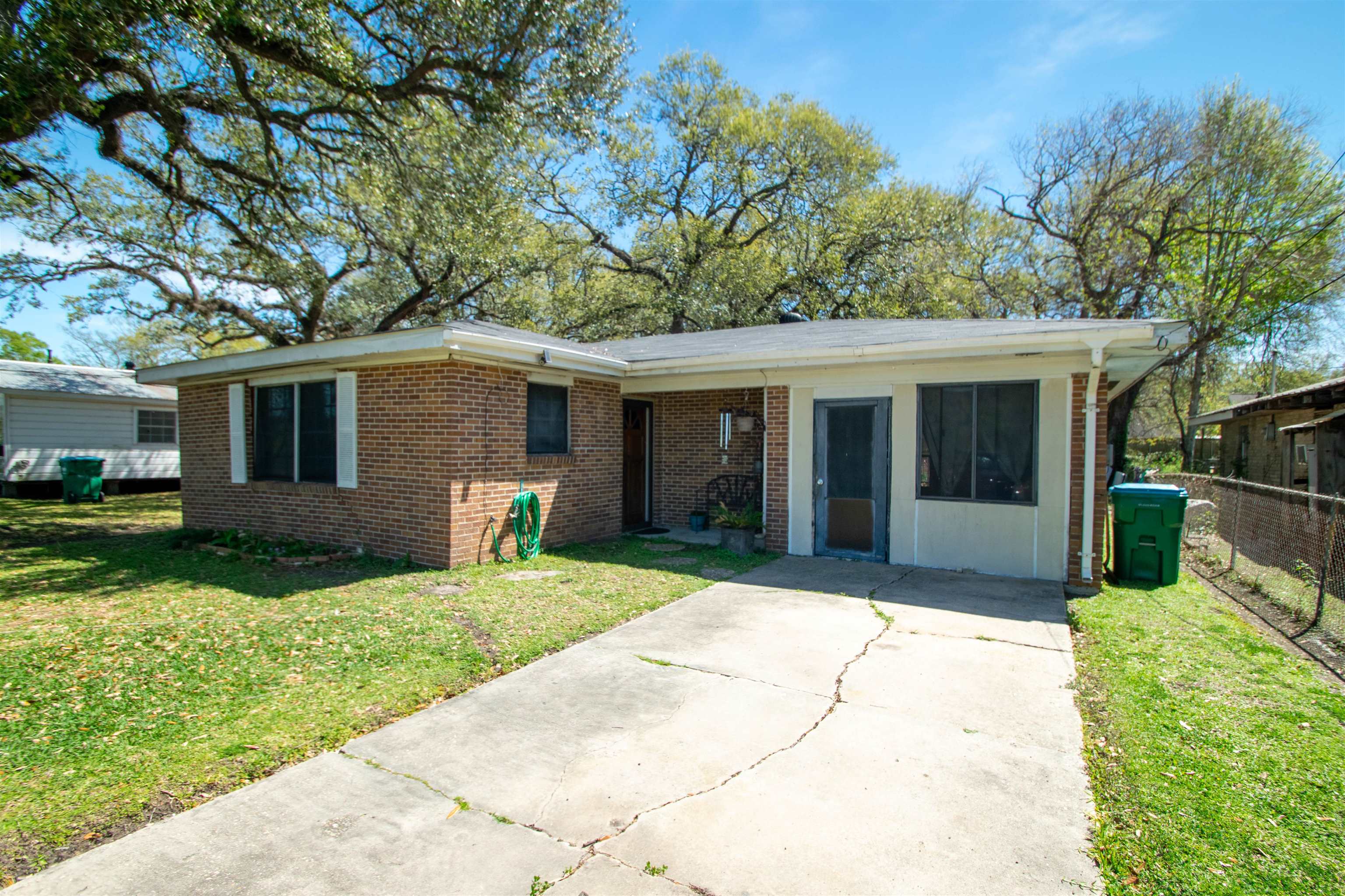 1028 Levee Rd