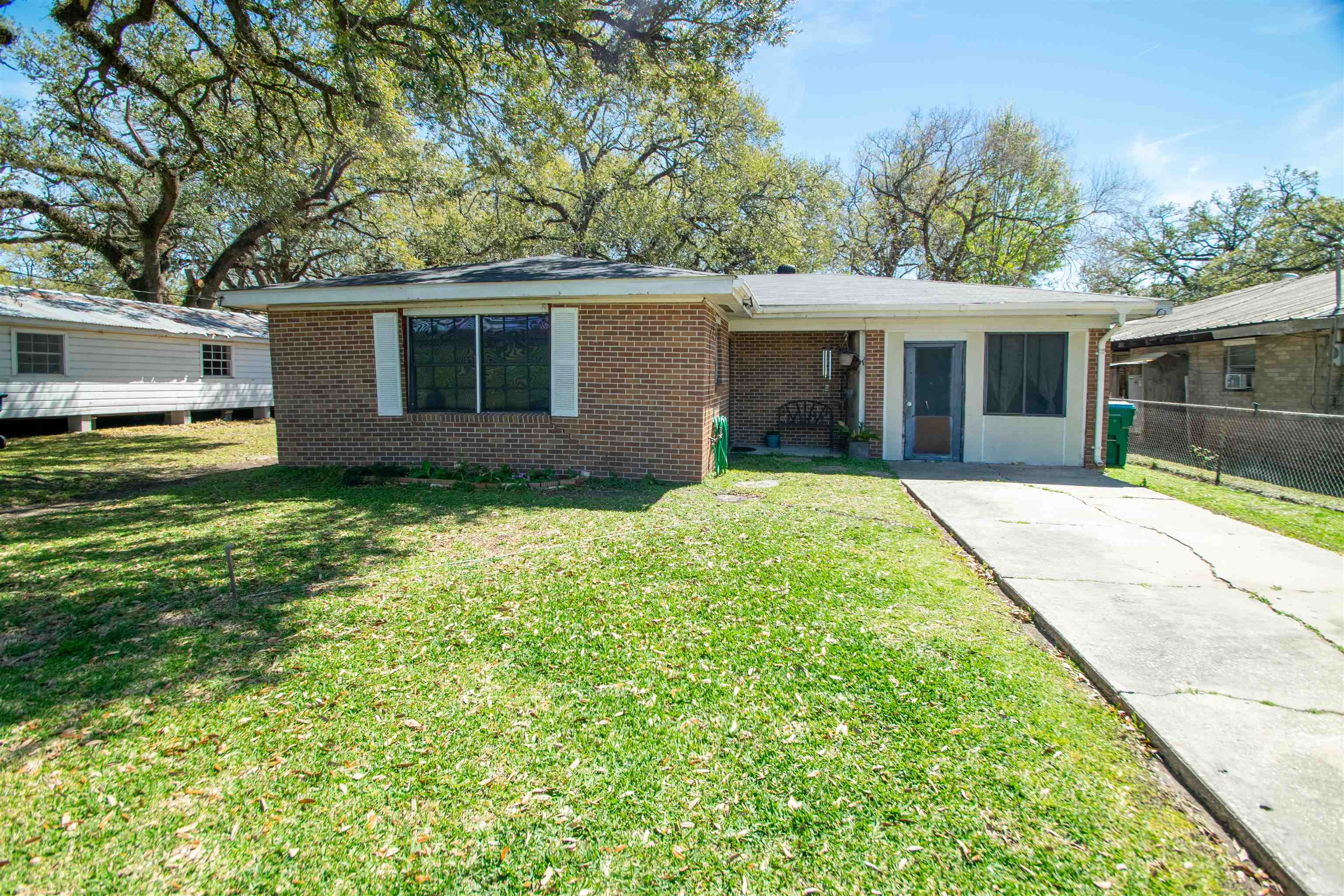 1028 Levee Rd