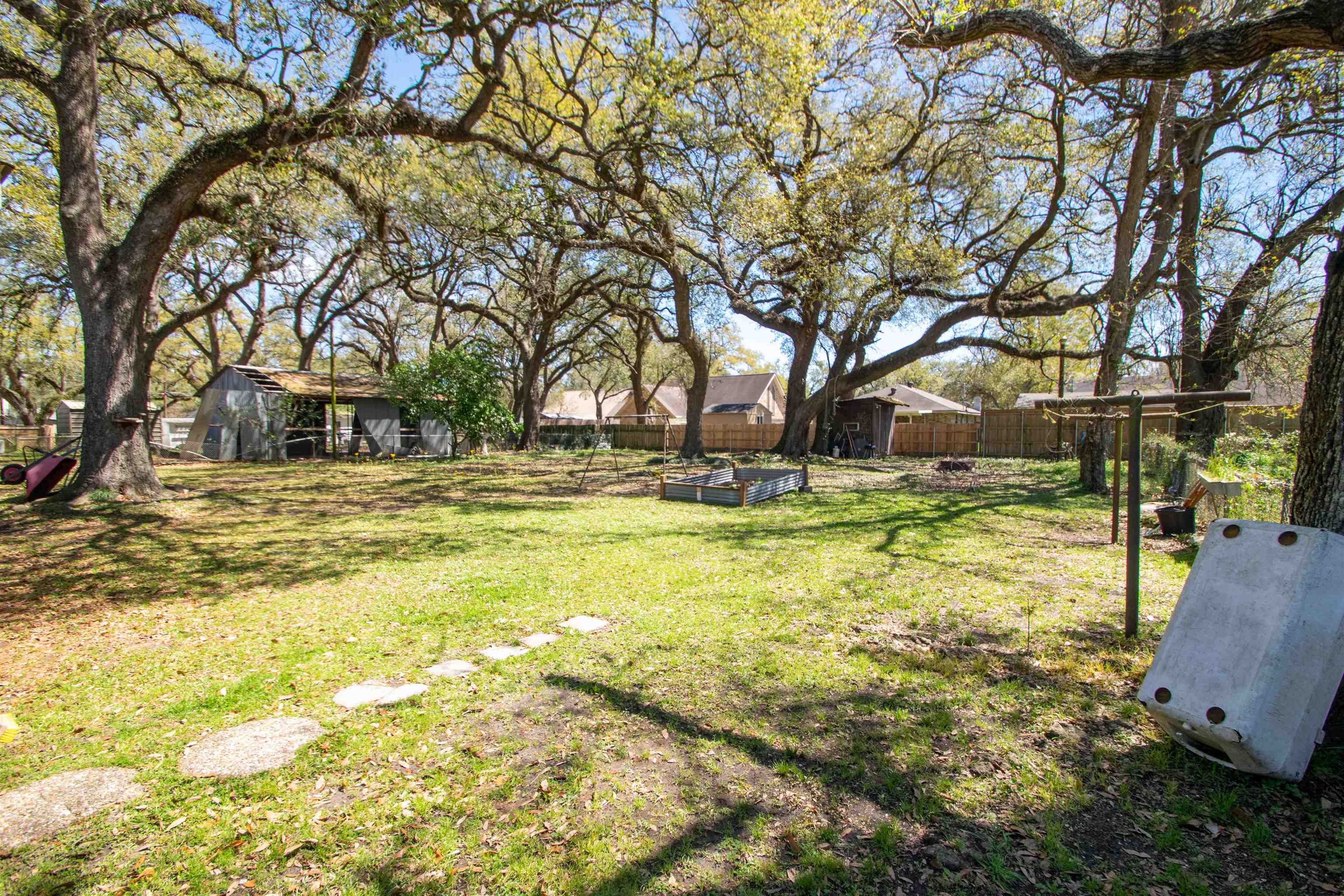 1028 Levee Rd