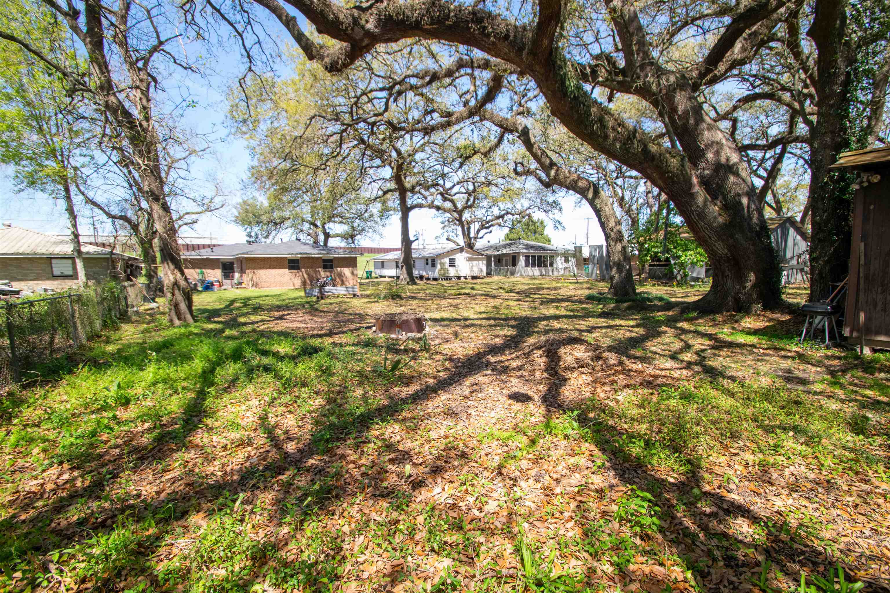 1028 Levee Rd