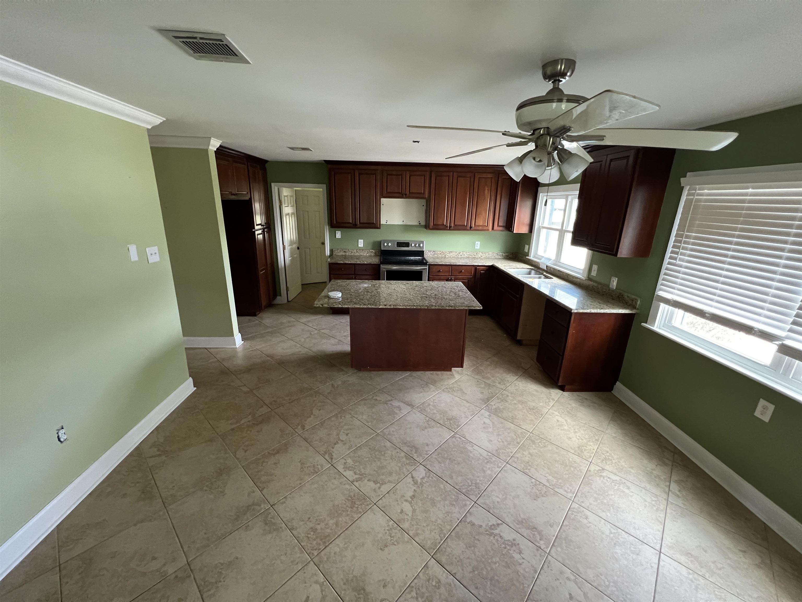 106 Sandalwood Dr