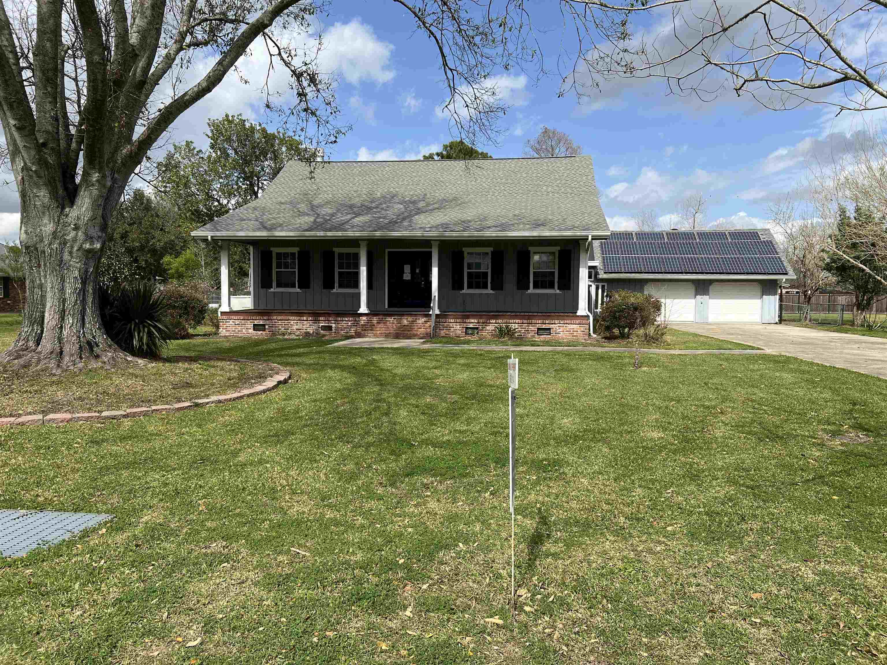 106 Sandalwood Dr