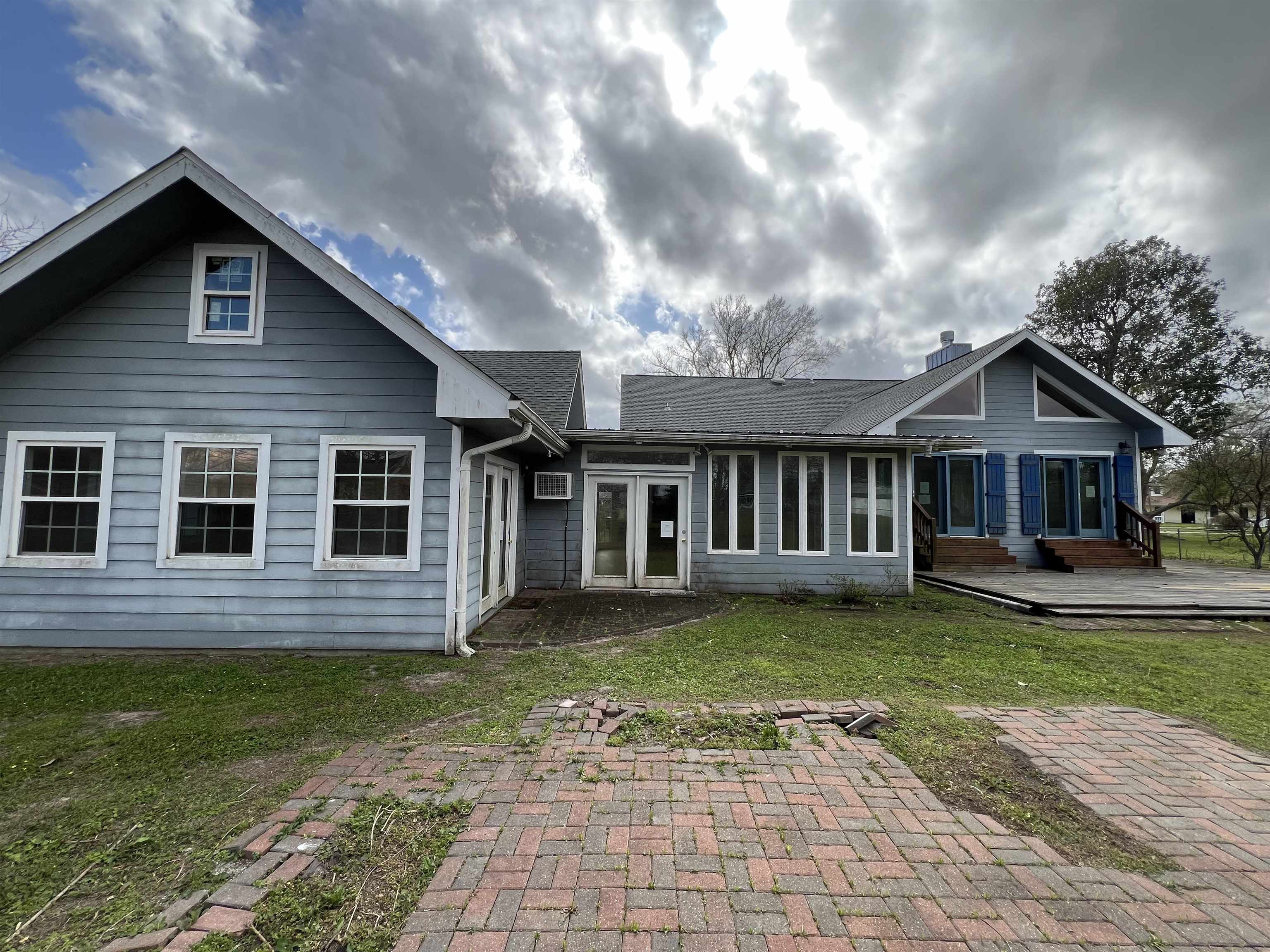 106 Sandalwood Dr