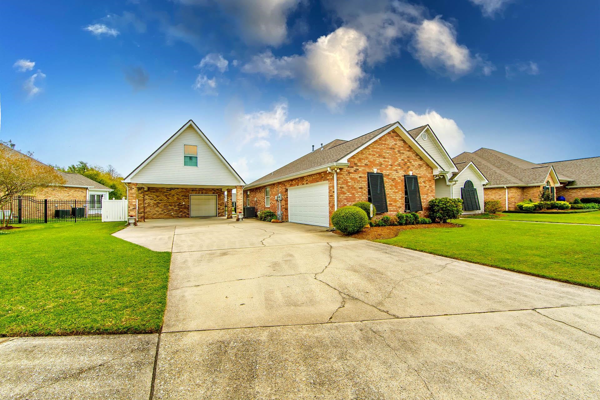 146 Meandering Way