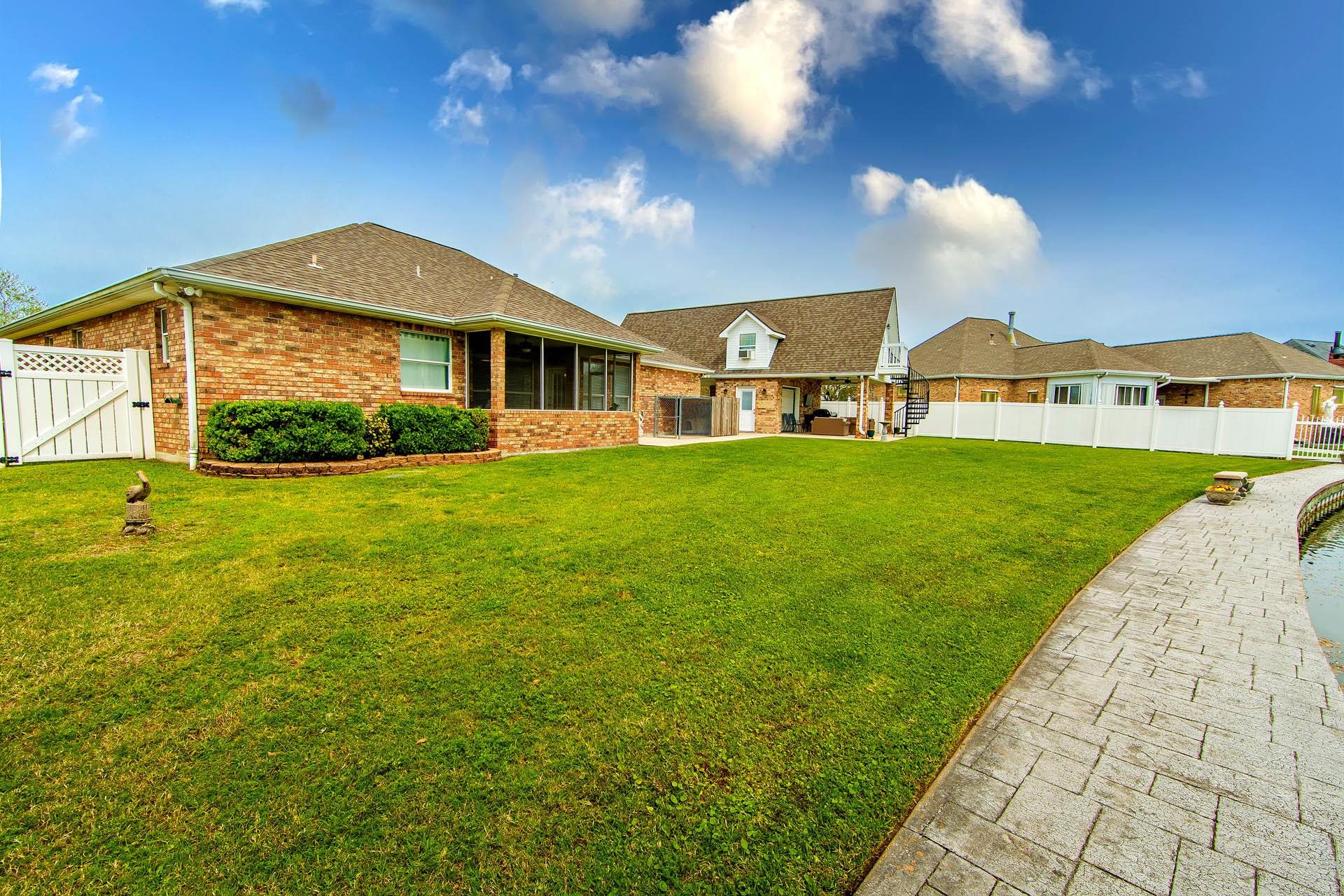 146 Meandering Way