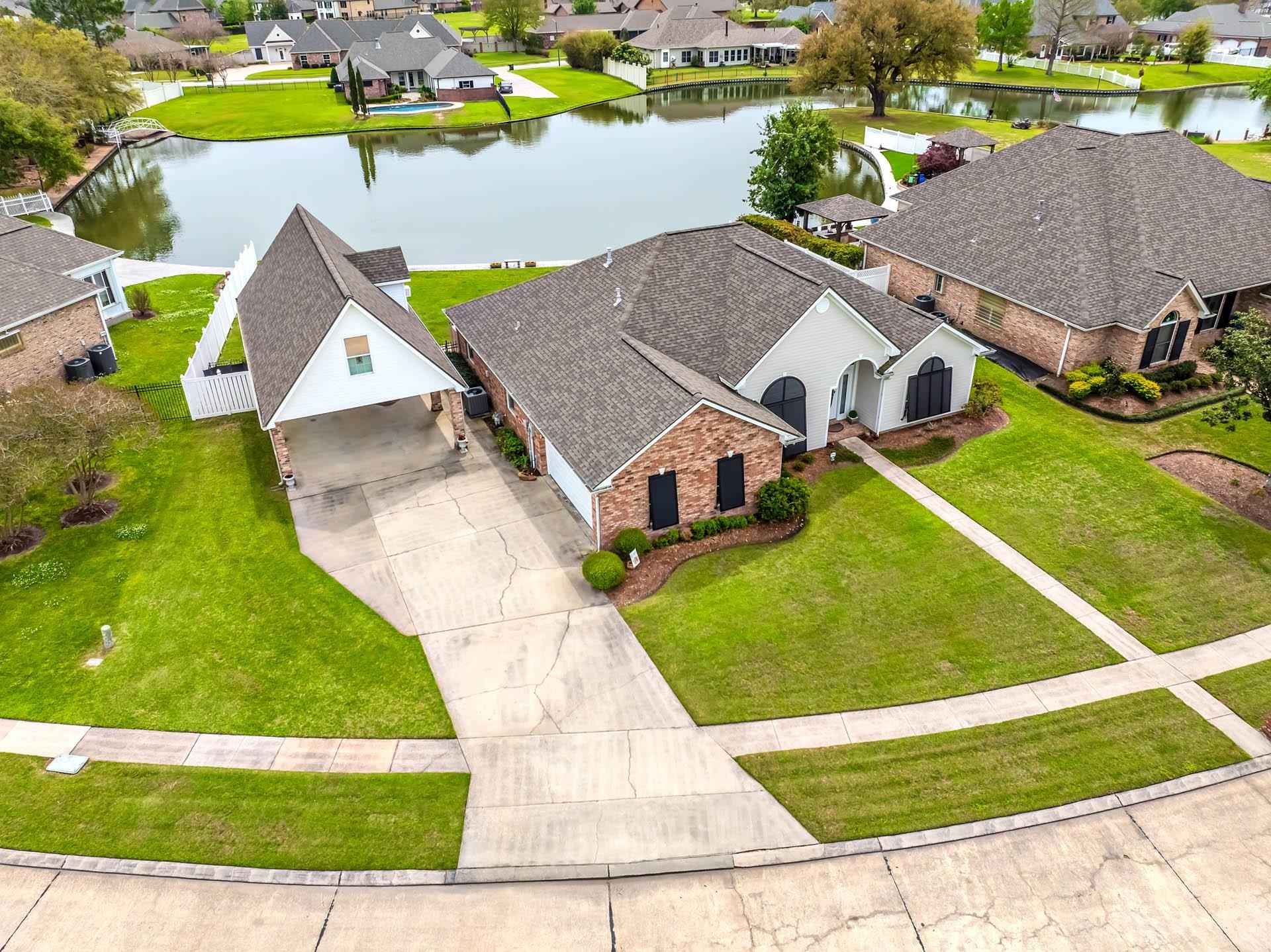 146 Meandering Way