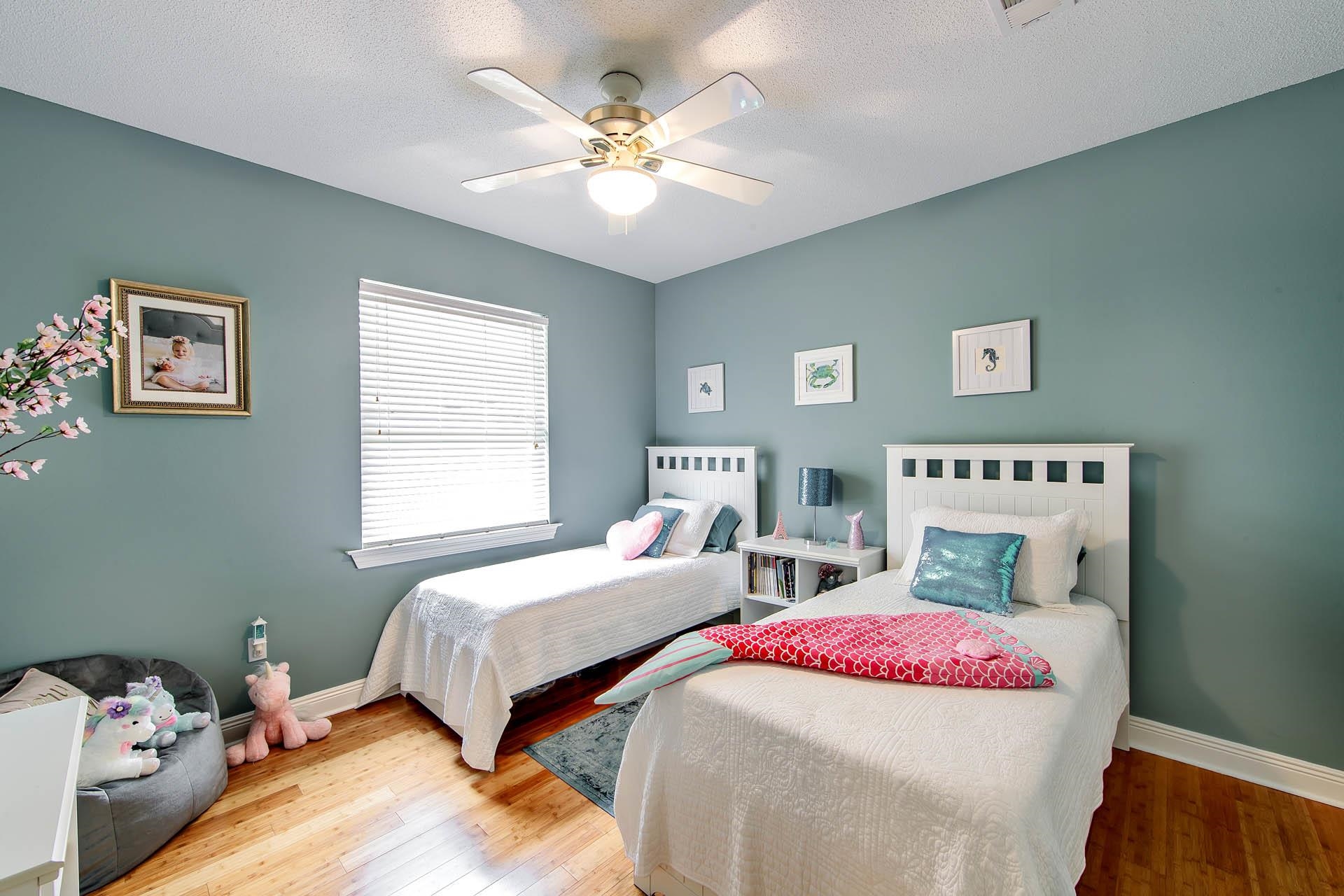 146 Meandering Way