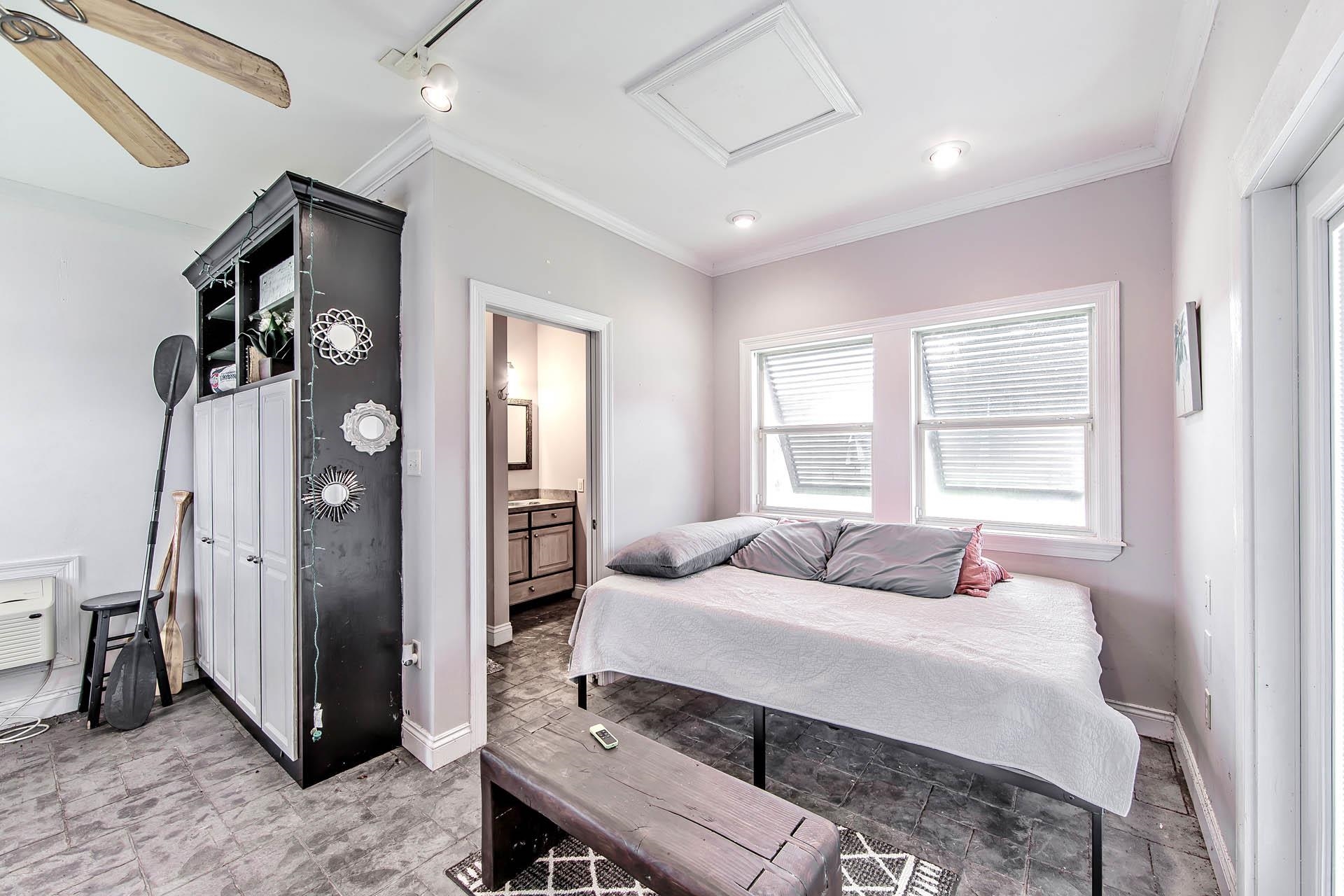 222 Ravensaide Drive