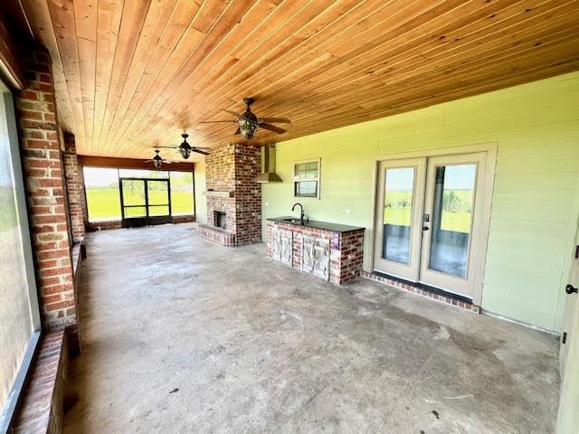 245 N Prairie Rd