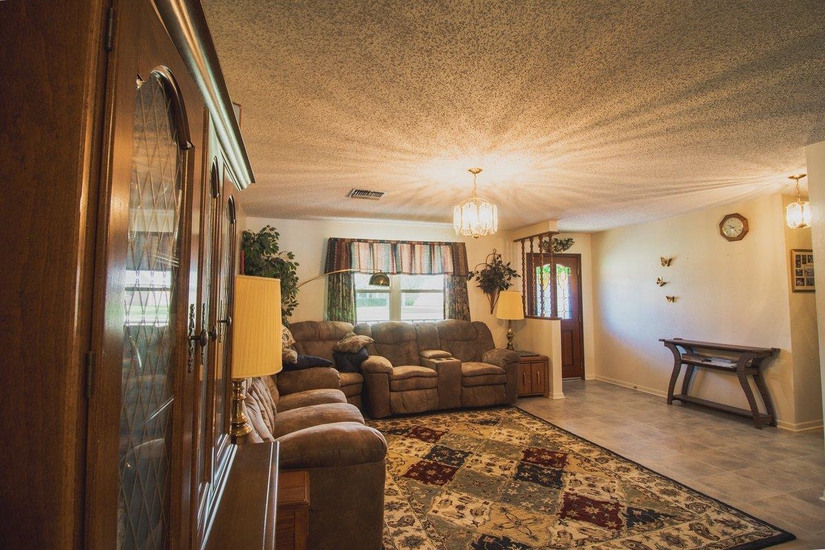 115 Louis Dr