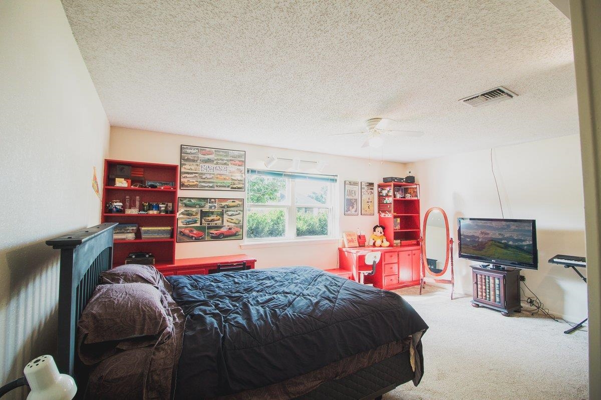 115 Louis Dr