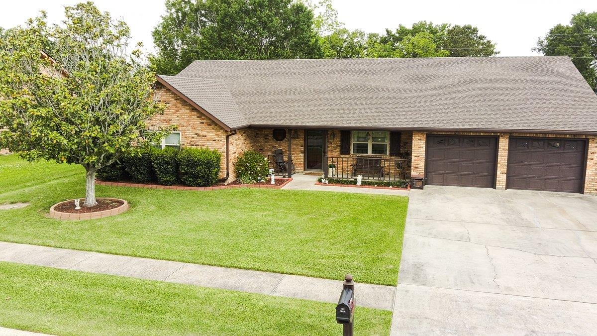 115 Louis Dr