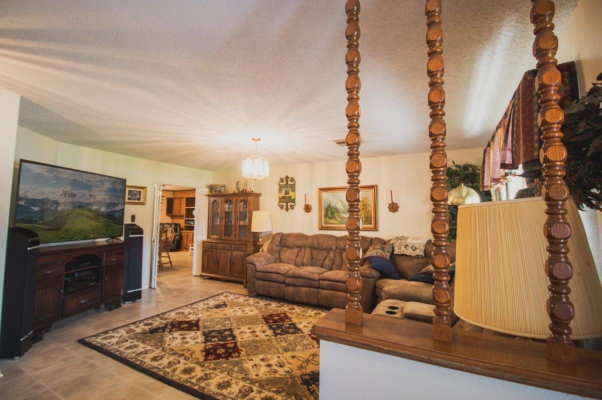 115 Louis Dr