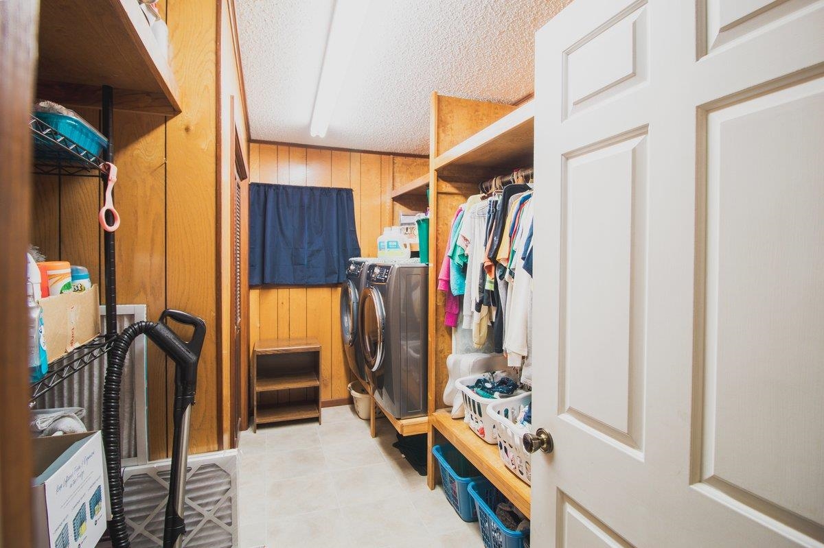 115 Louis Dr