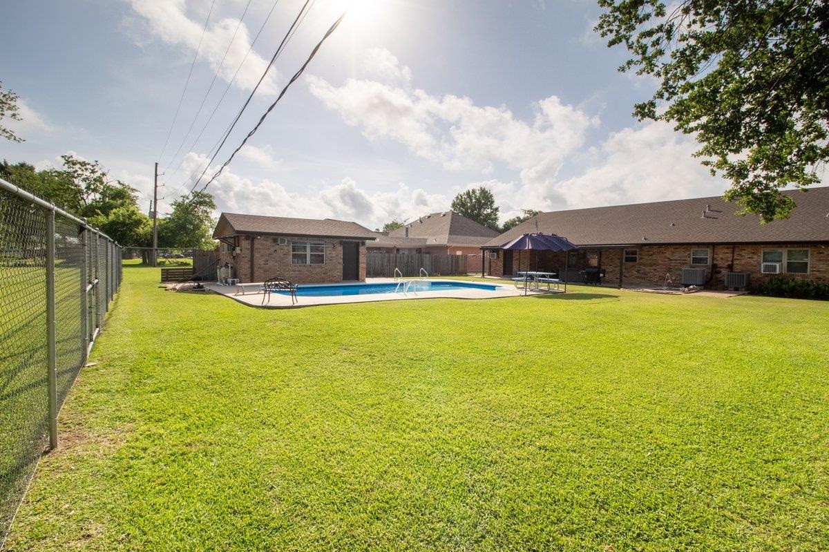 115 Louis Dr
