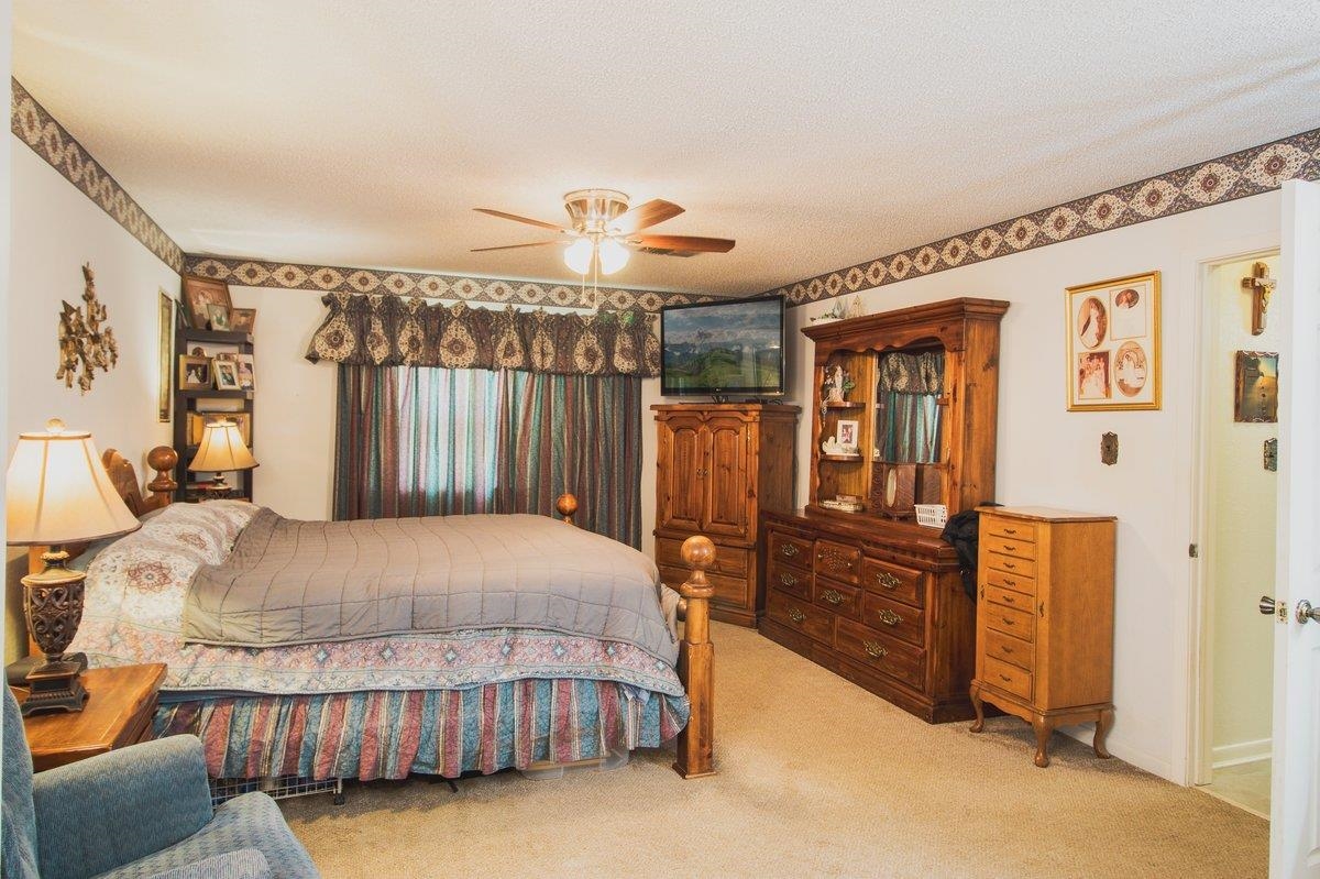 115 Louis Dr