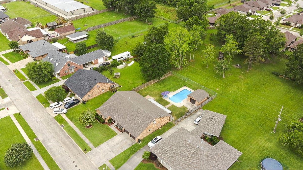 115 Louis Dr