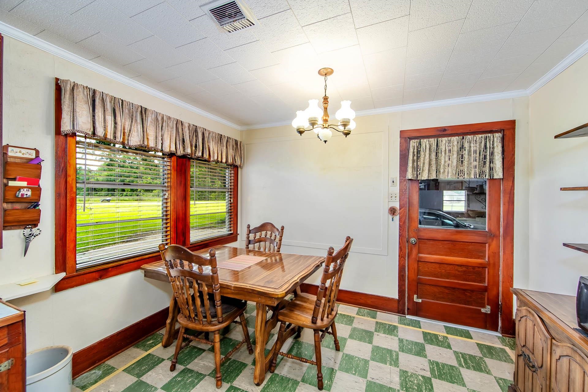 1367 Highway 304