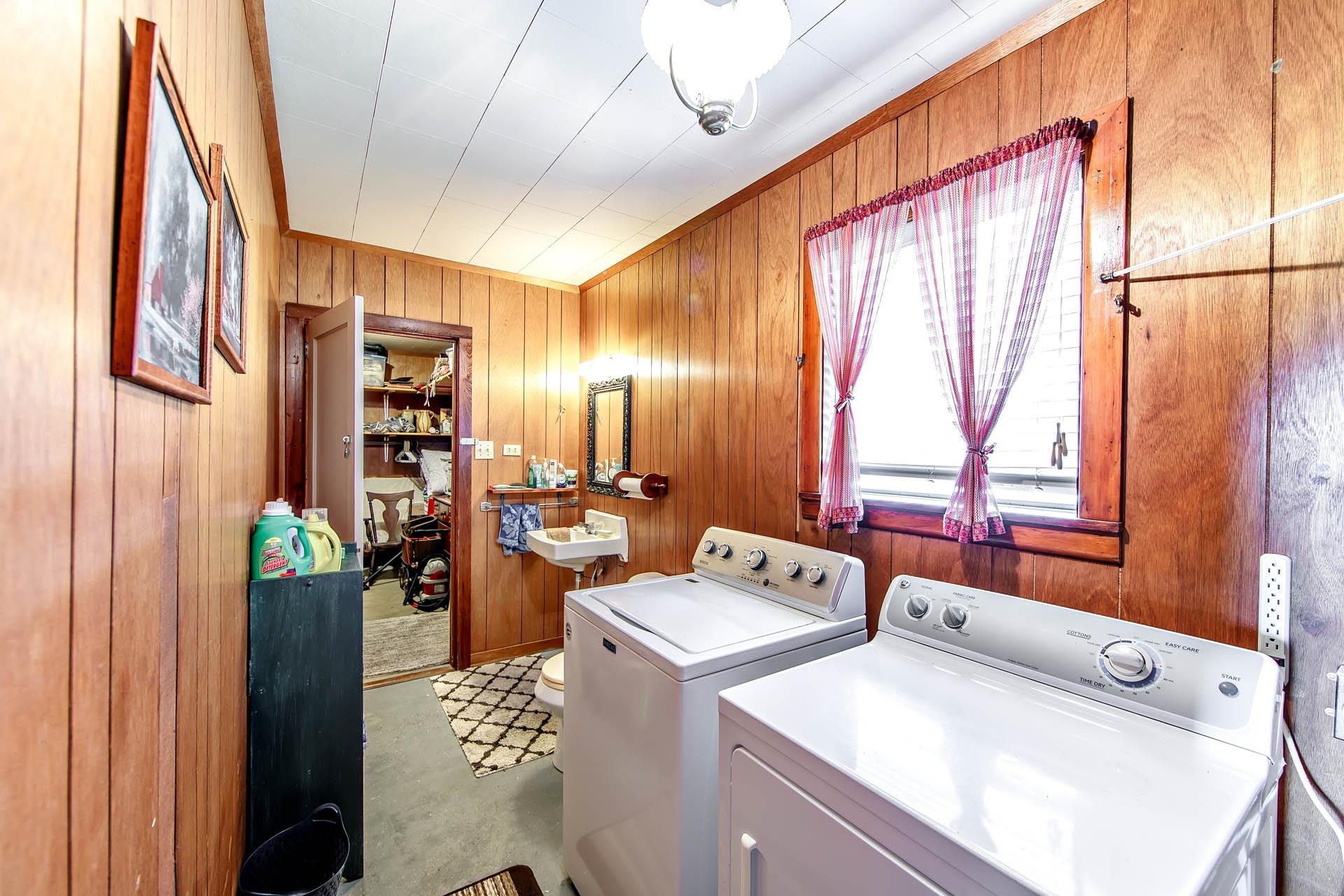 1367 Highway 304