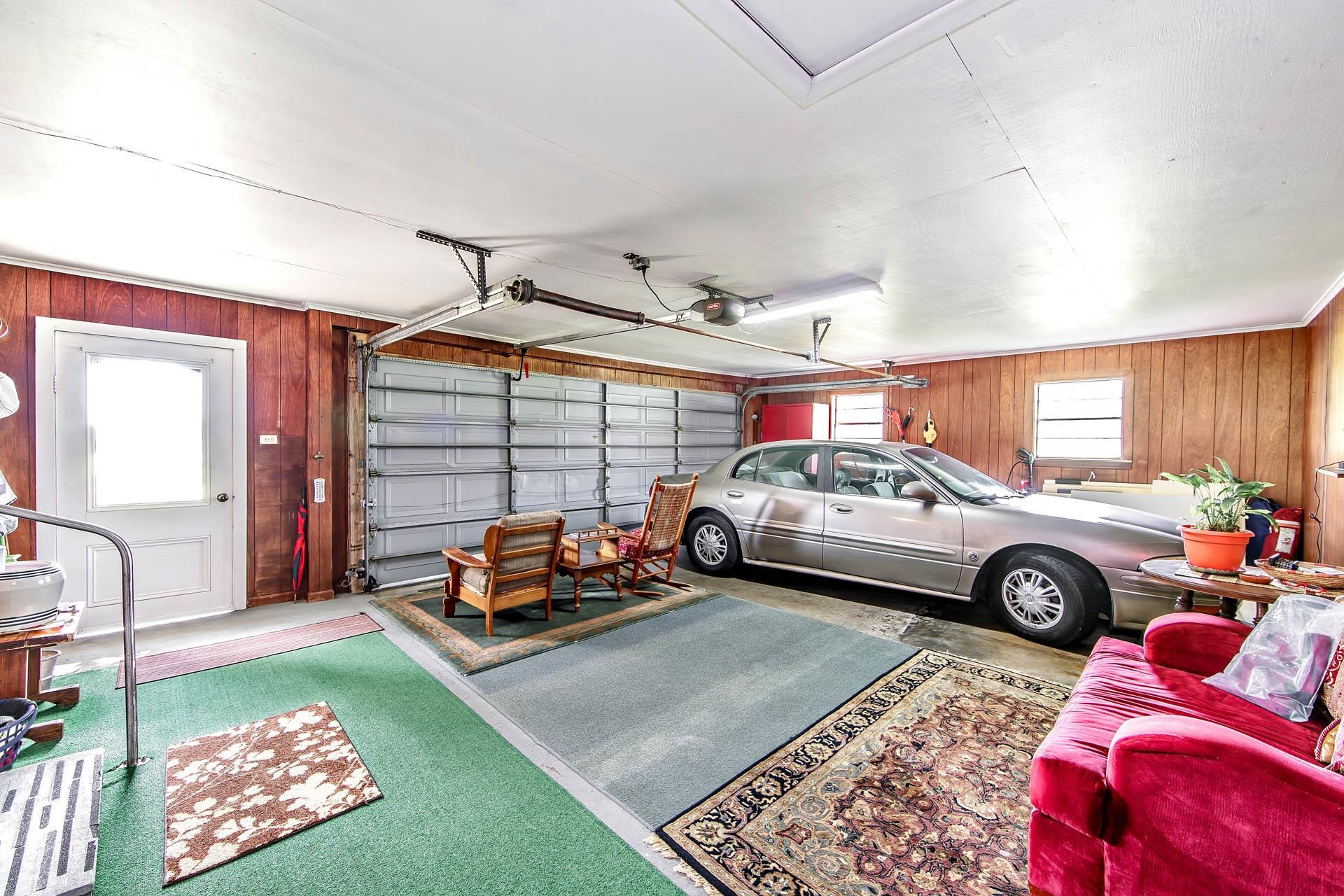 1367 Highway 304