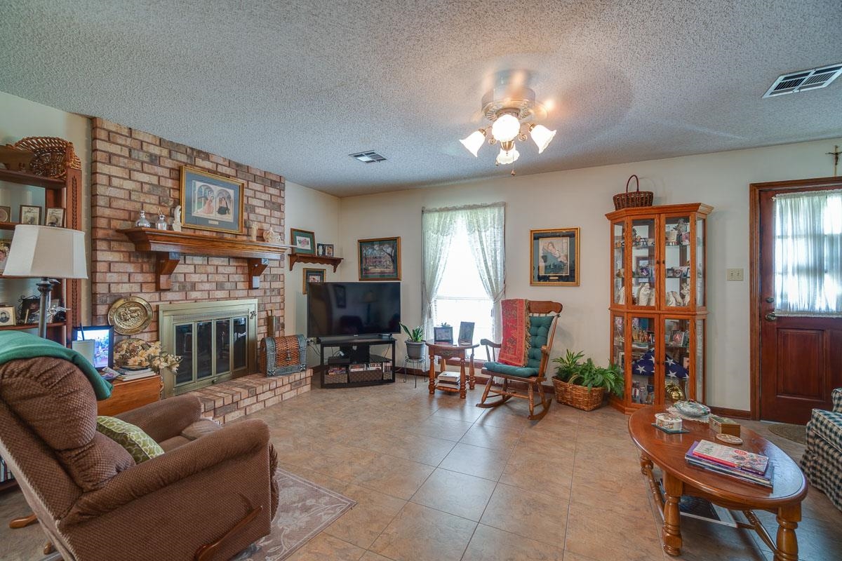 816 Chene Dr