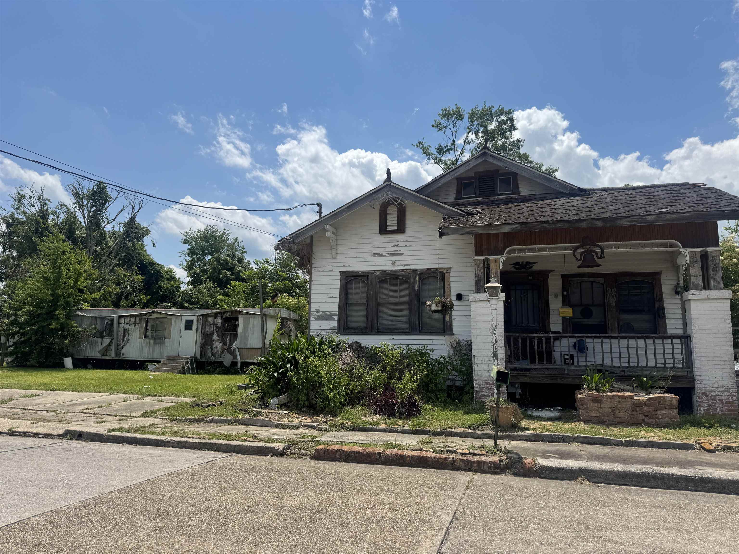 804 Grinage Street