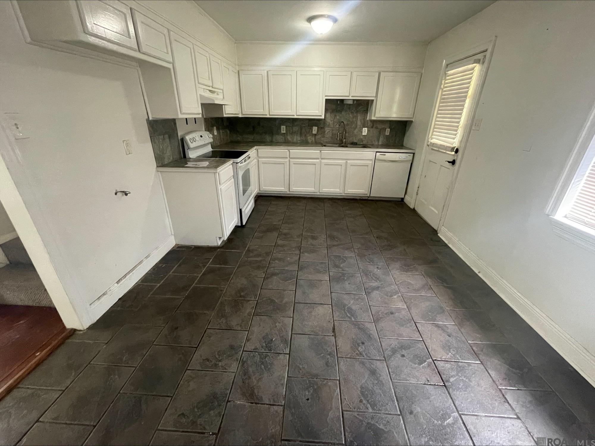 3012 Vancouver Dr