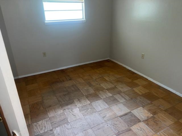 221 Oakshire Dr