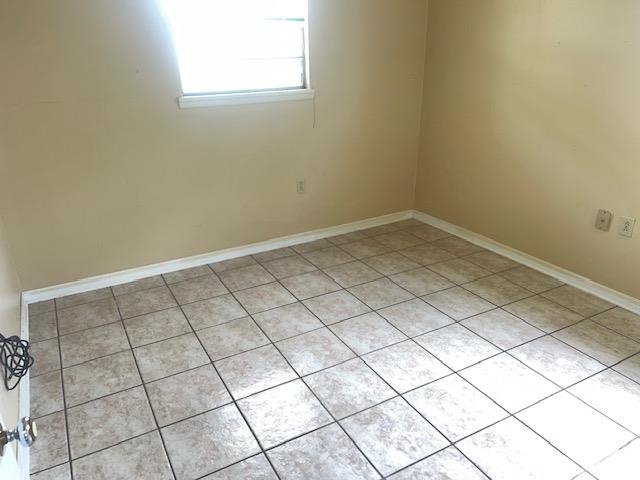 221 Oakshire Dr