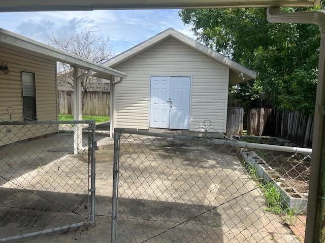 221 Oakshire Dr