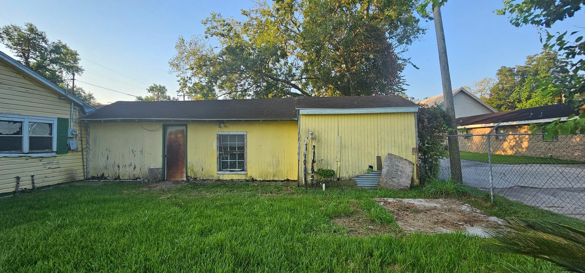111 Oak St