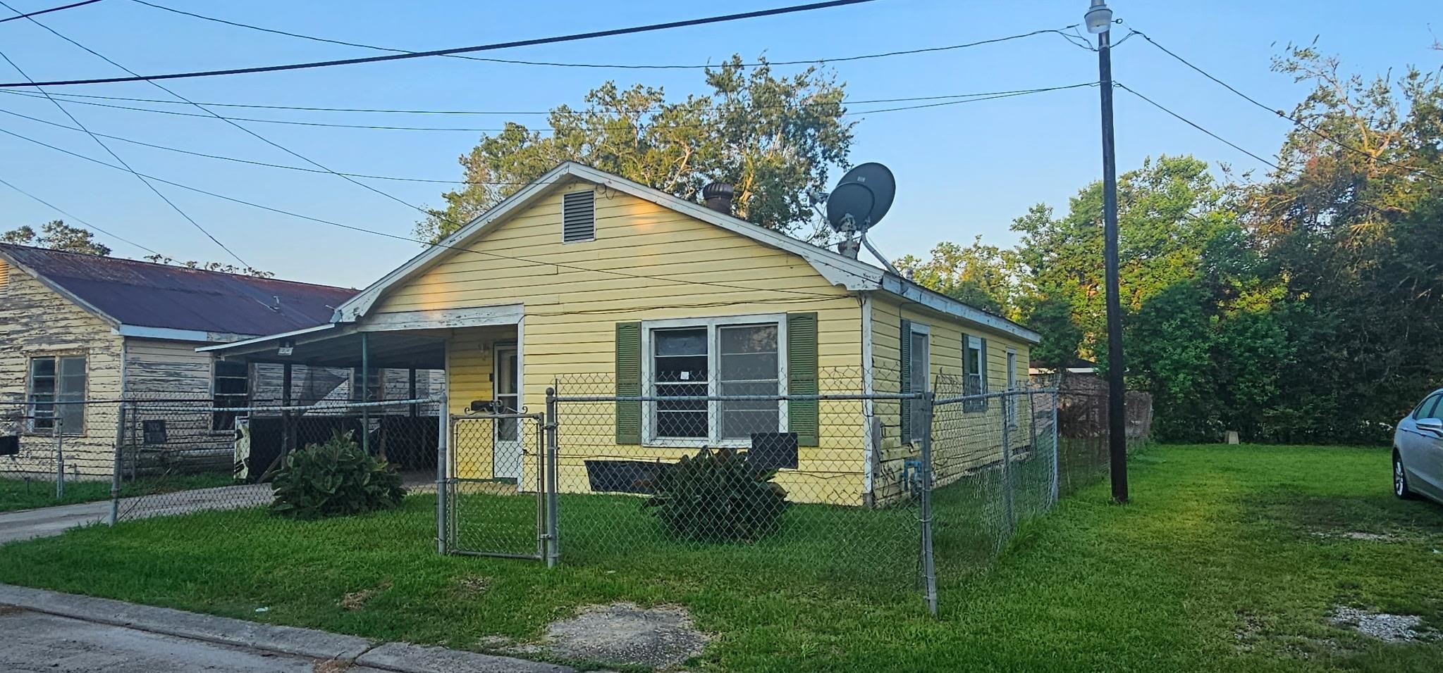 111 Oak St