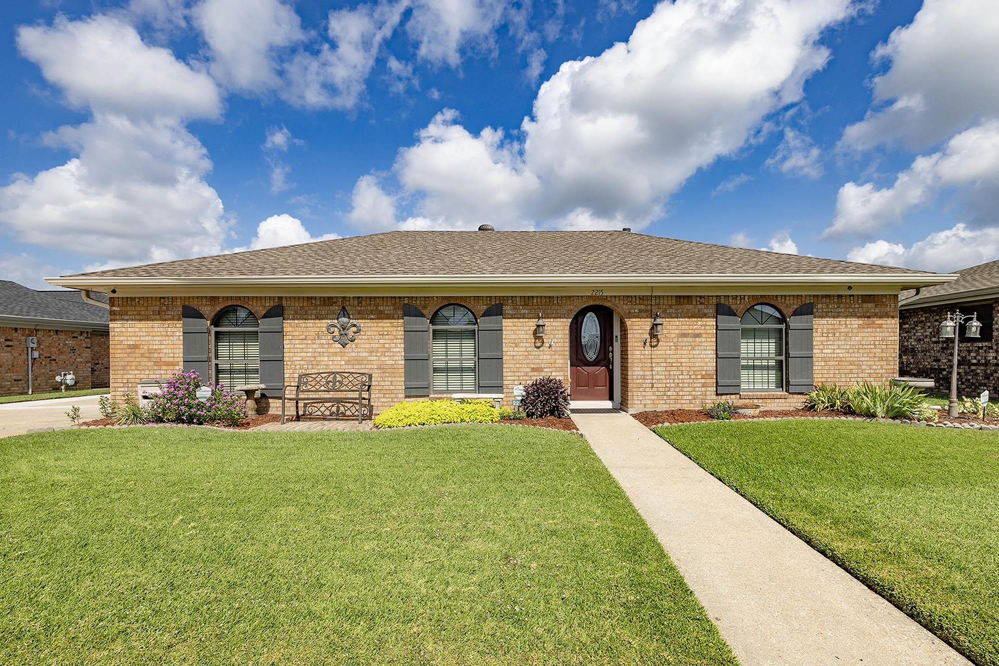 2215 Nixon Drive