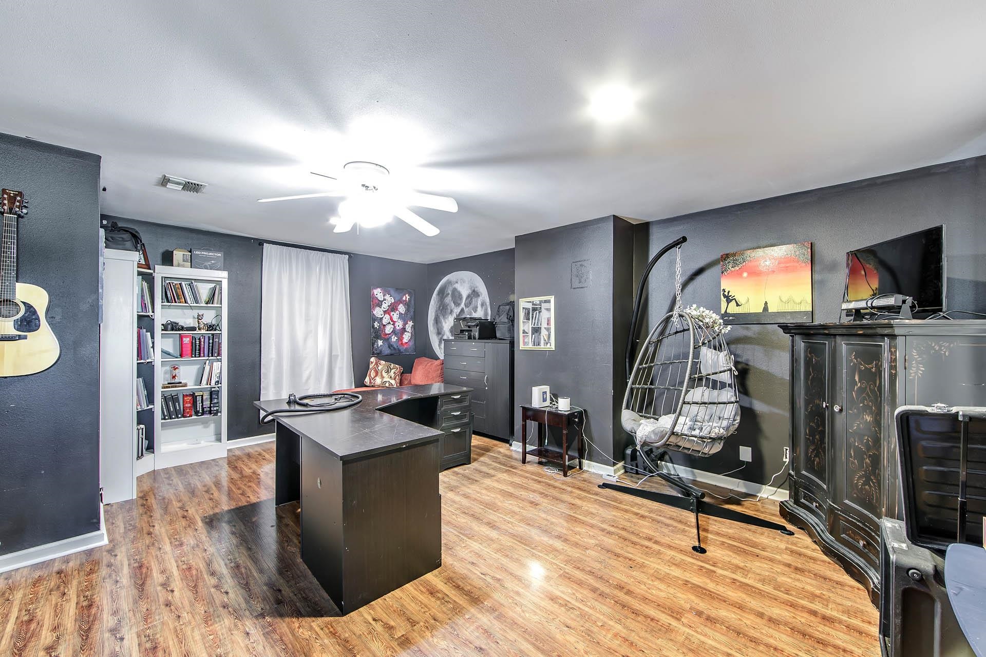 4012 John St